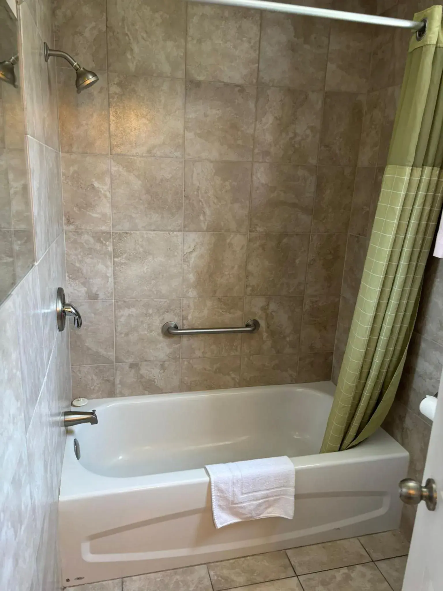 Queen Room in Seven Oakes Motel Queen Room in Seven Oakes Motel