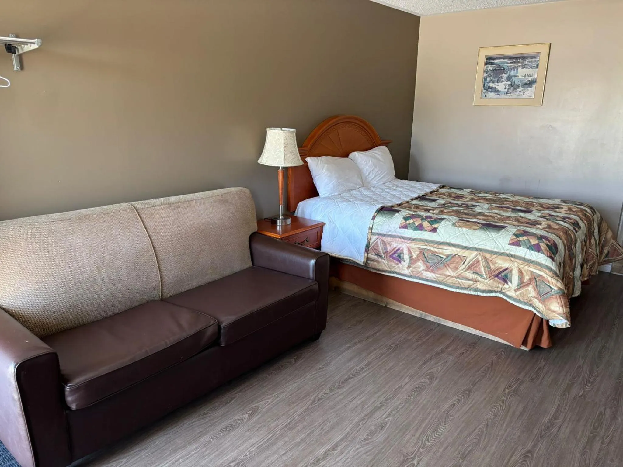 Bed in Seven Oakes Motel