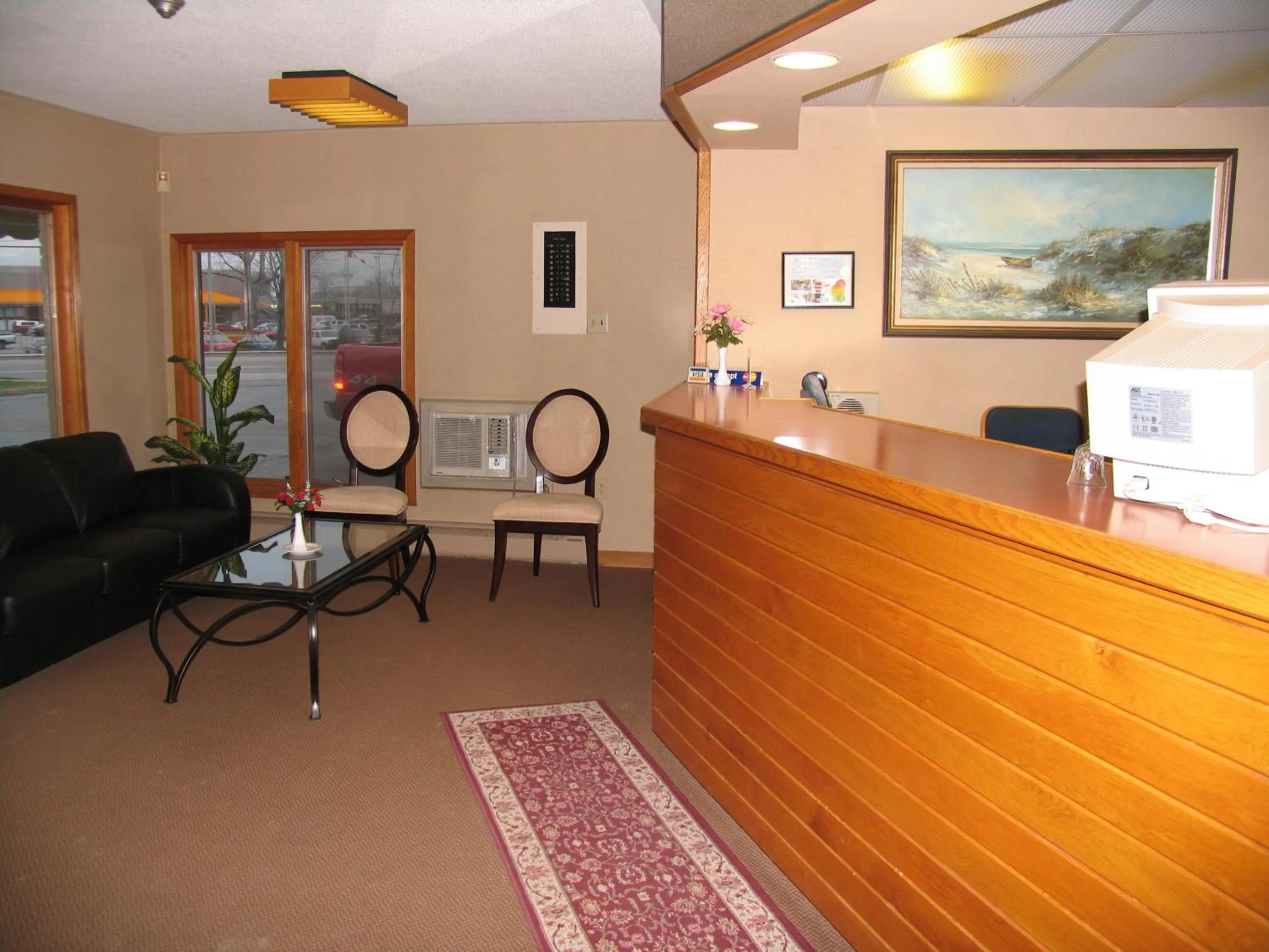 Lobby or reception in Seven Oakes Motel