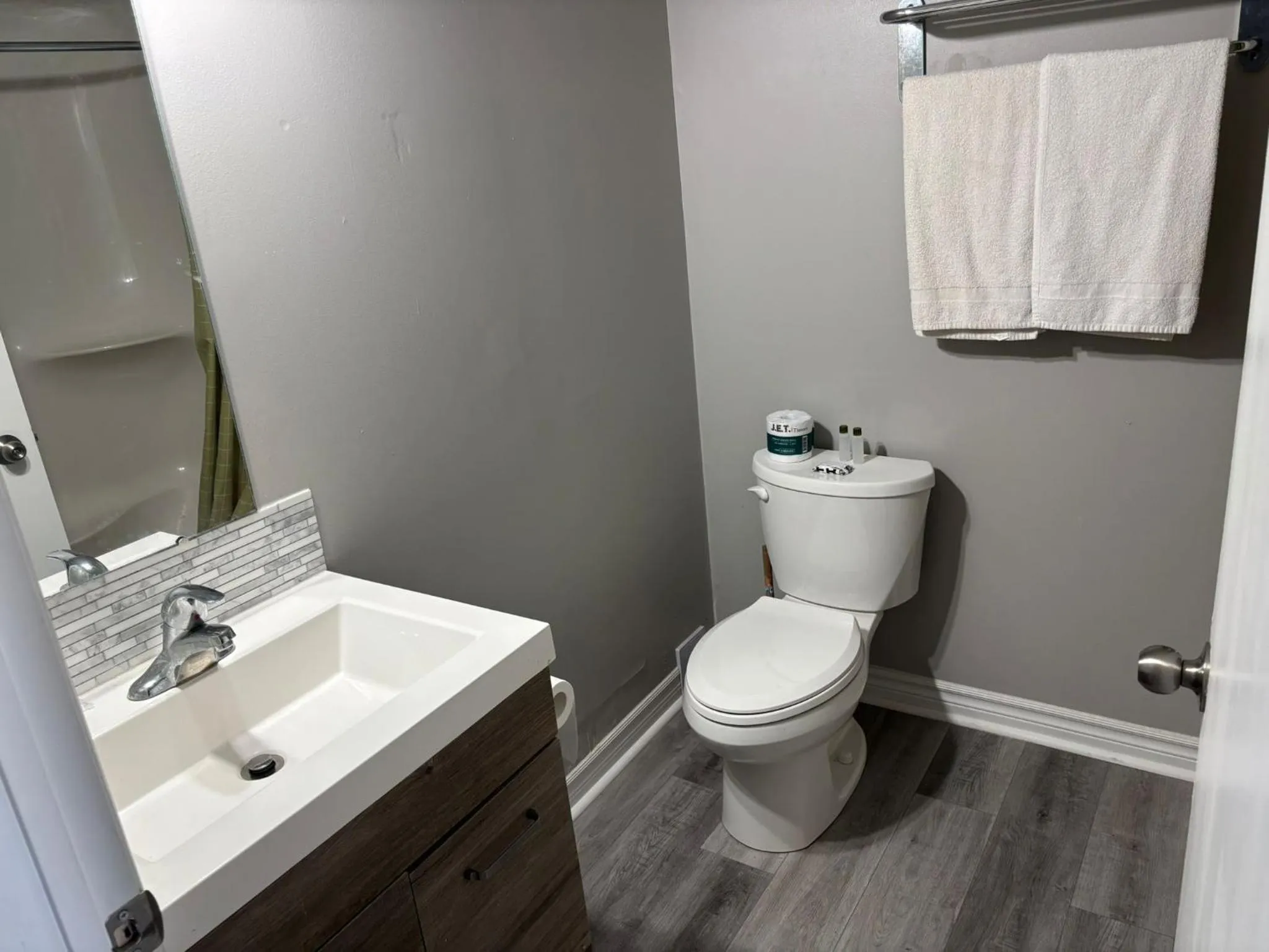 Toilet in Seven Oakes Motel