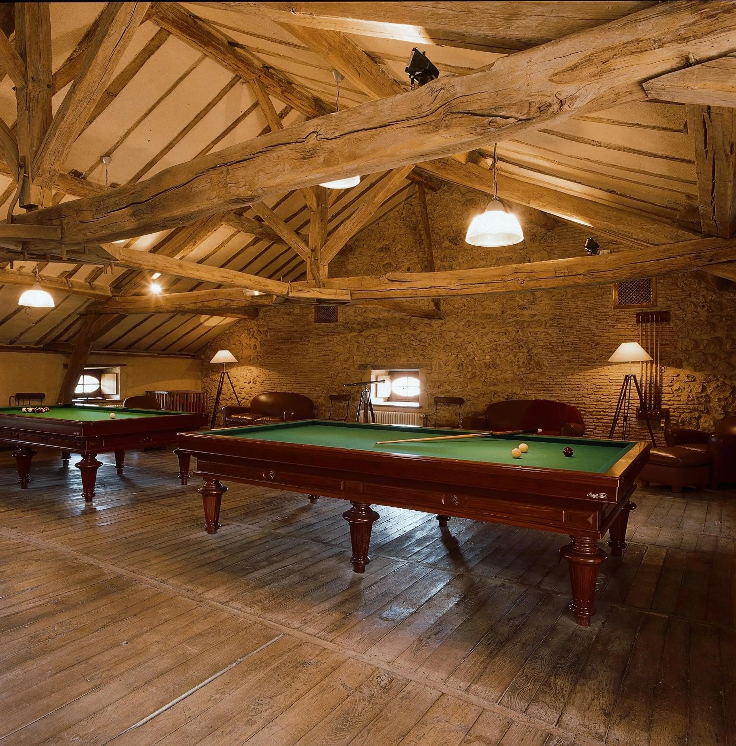Billiard in Hôtel Les Orangeries