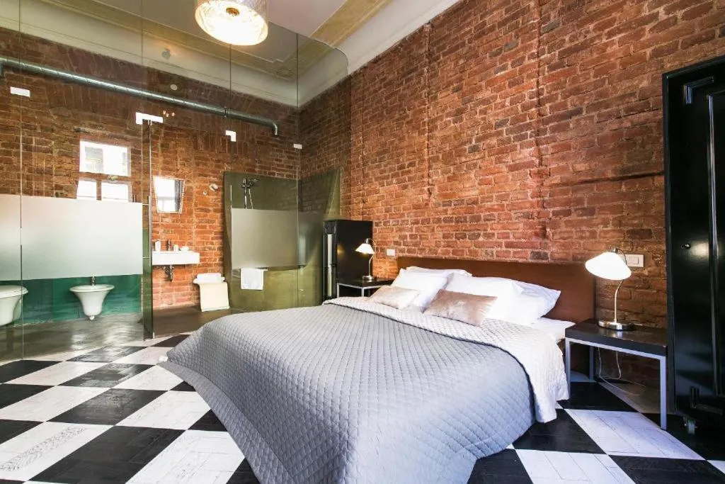 Shower, Bed in Old Town - Dusni Apartments