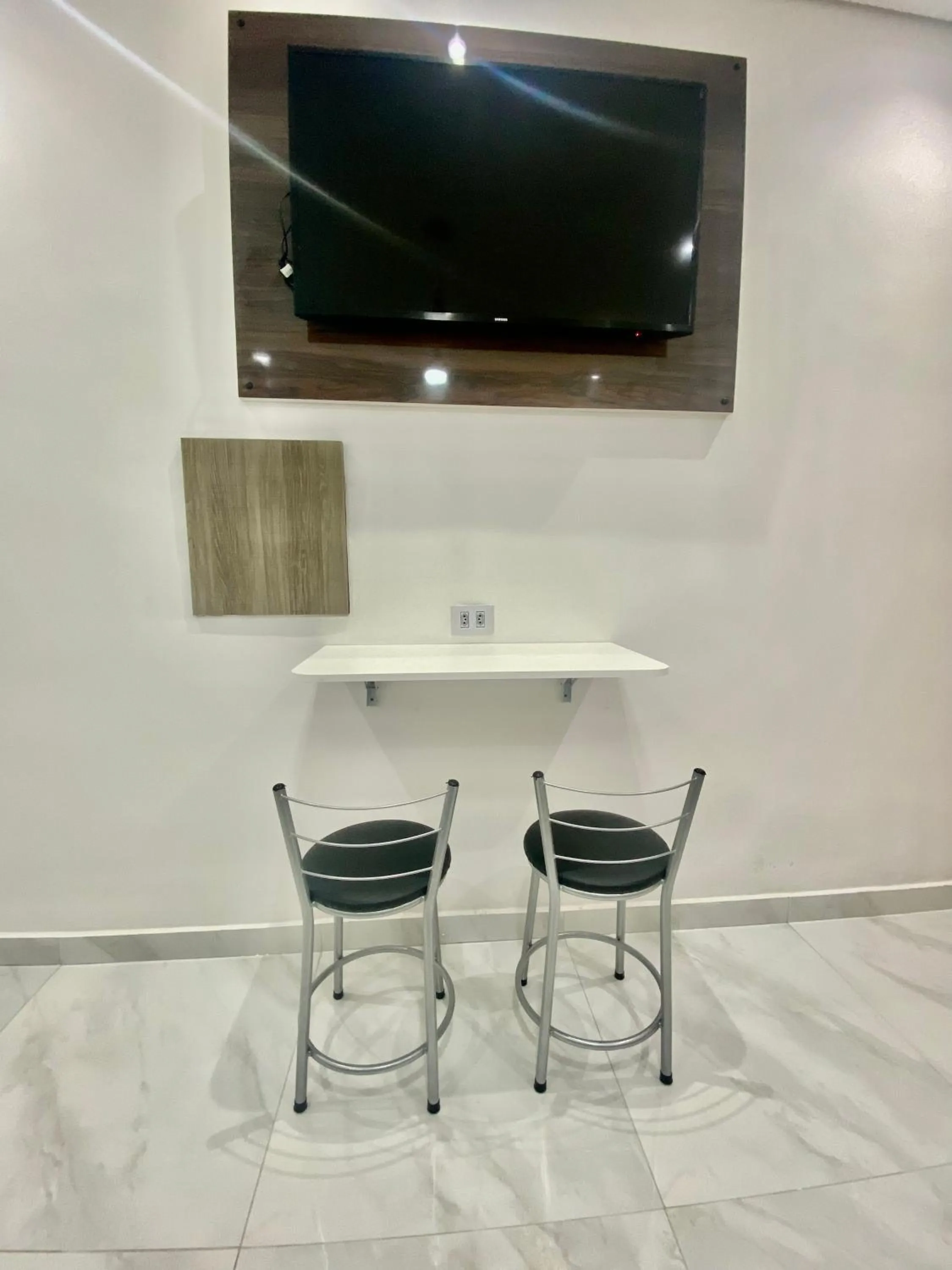 TV and multimedia in Hotel Praça da Árvore - São Paulo Expo