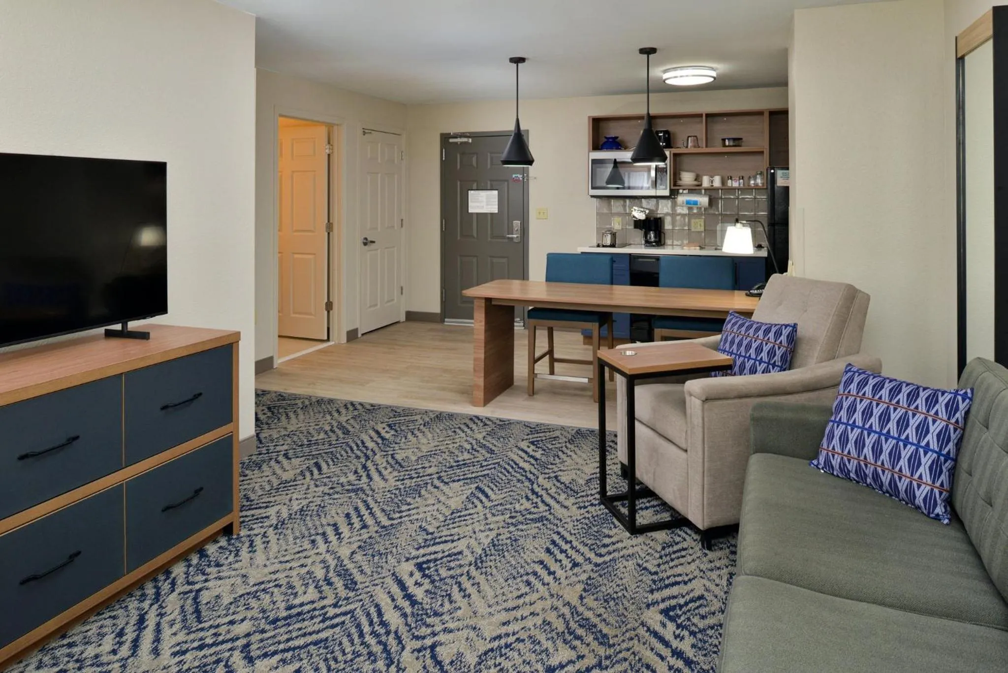 Photo of the whole room in Candlewood Suites Kansas City Northeast by IHG