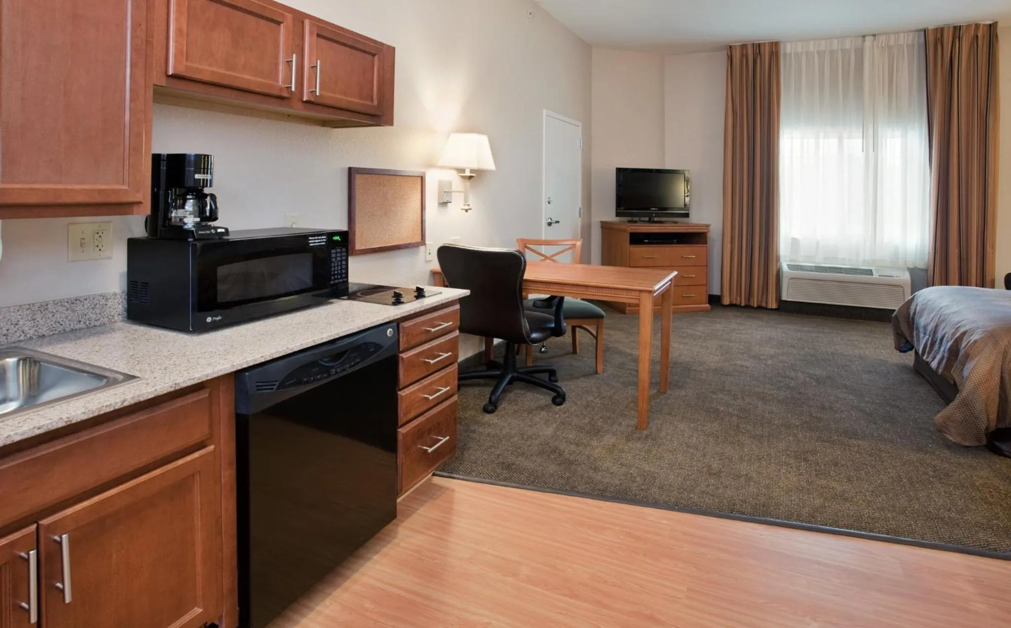 Bedroom, Bed in Candlewood Suites Kansas City Northeast by IHG