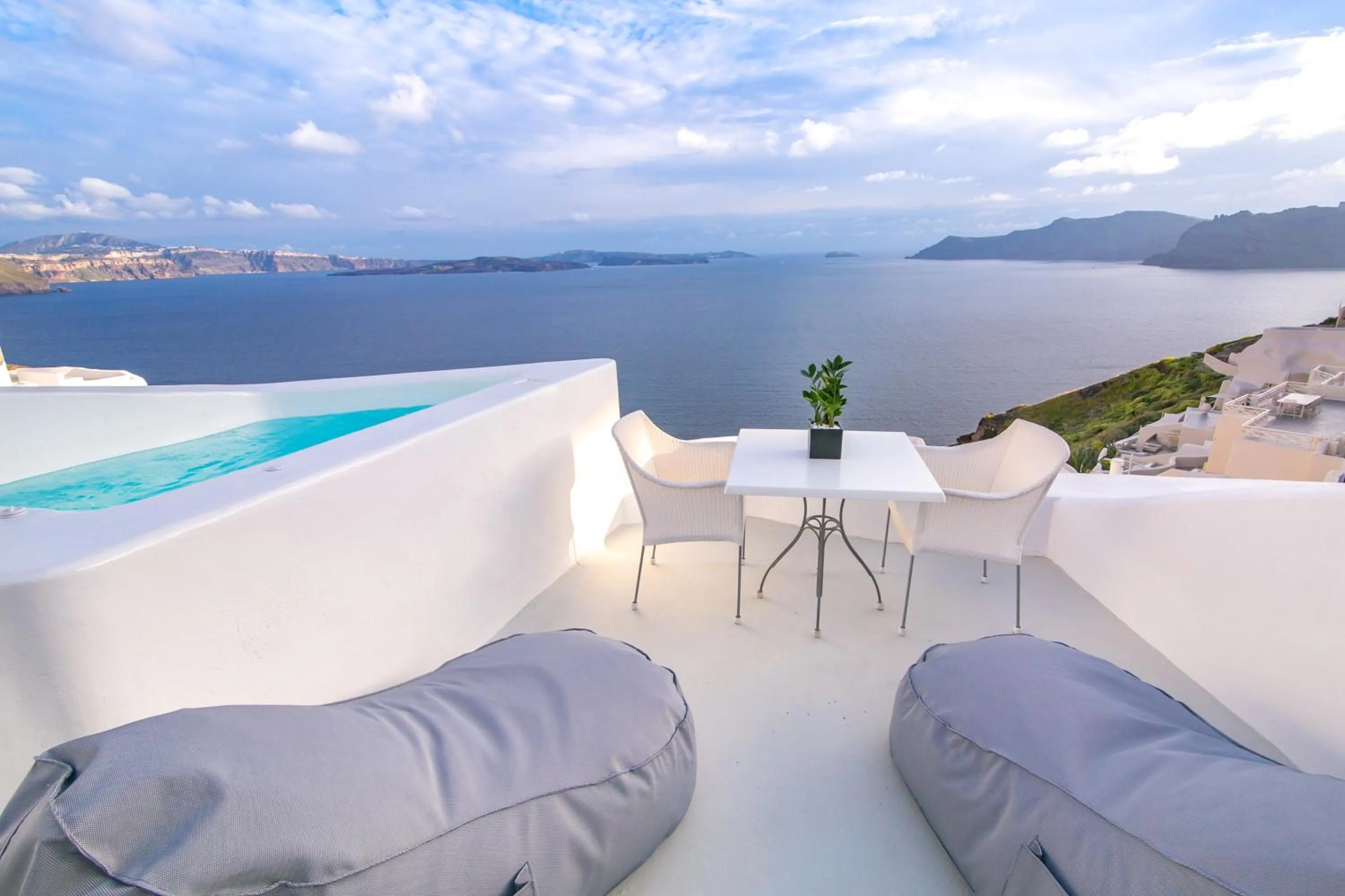 Hot Tub in Onar Villas Oia - Onar Hotels Collection