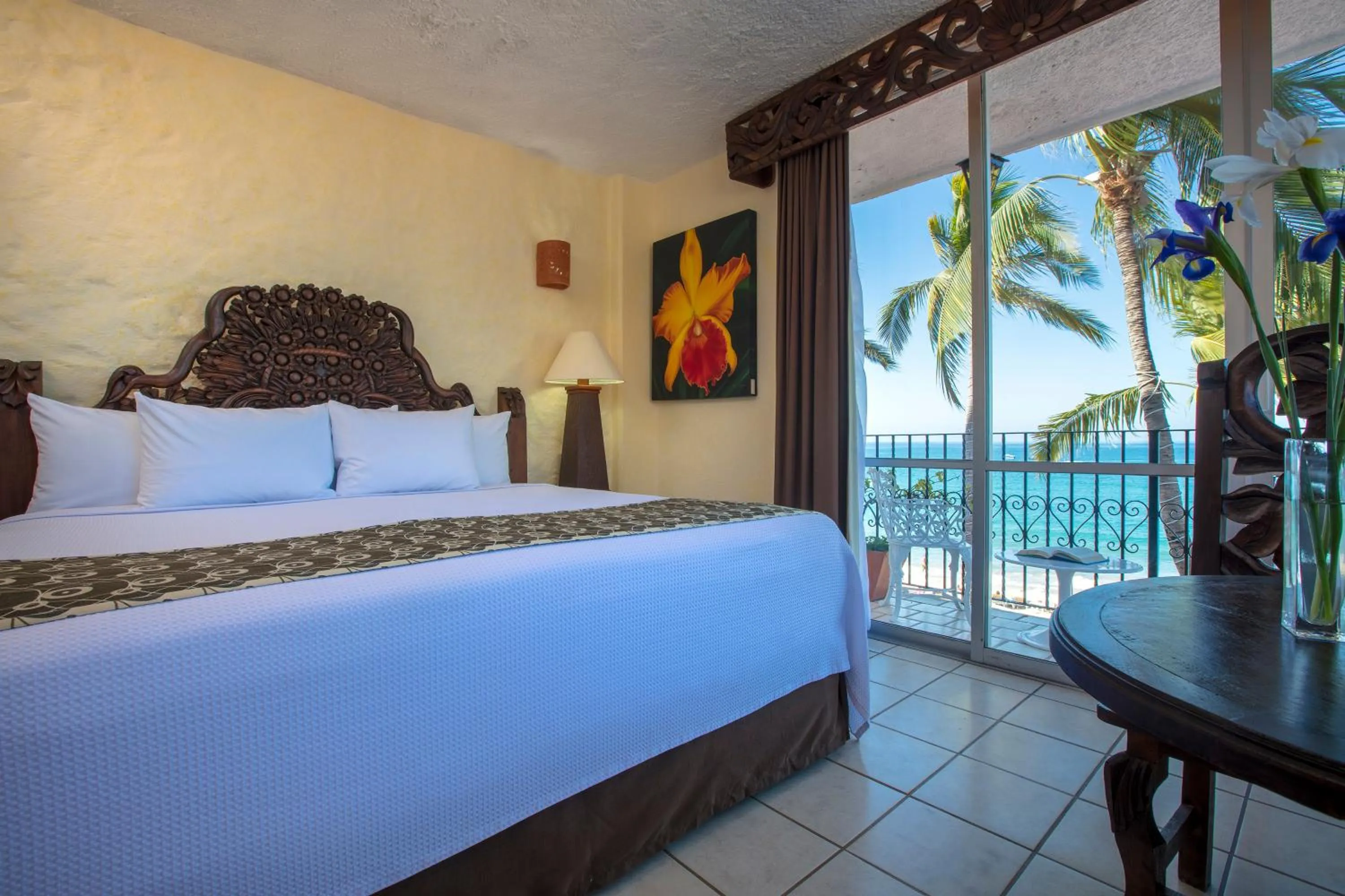 Bed in Playa Los Arcos Hotel Beach Resort & Spa