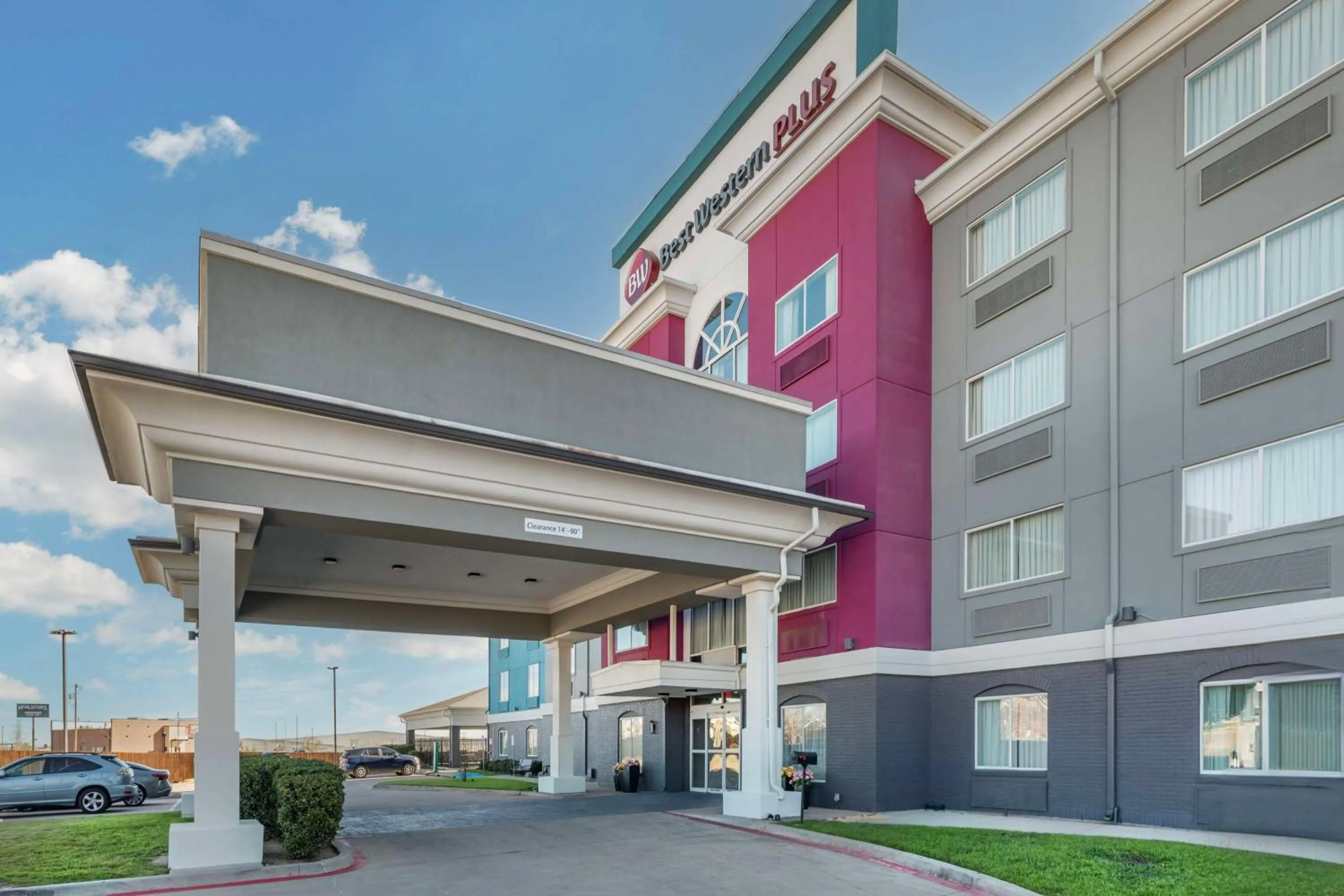Property building in Best Western Plus Stephenville Inn