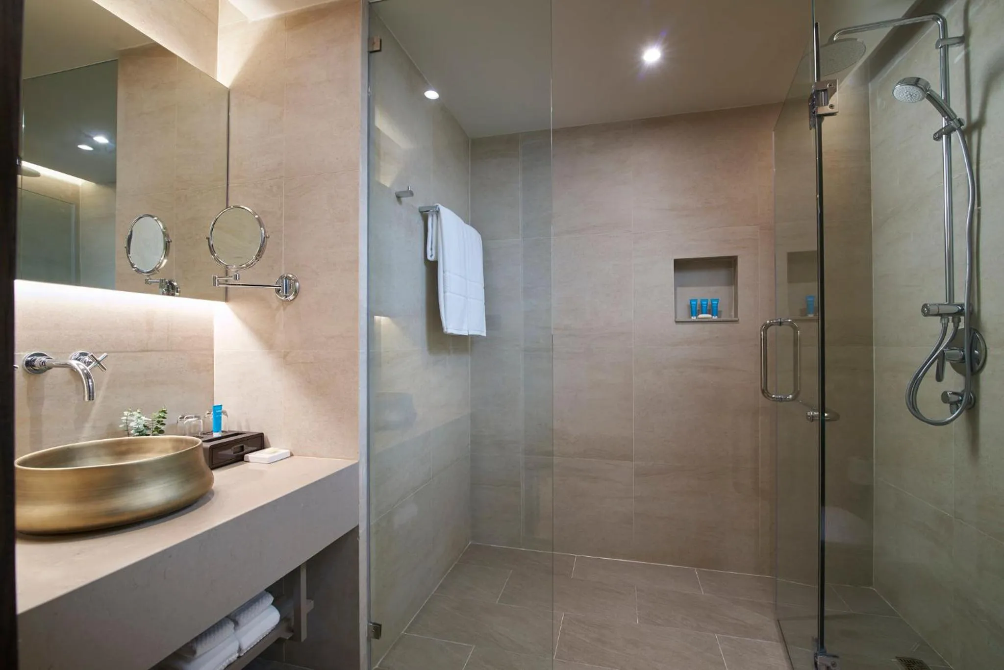 Photo of the whole room in Amari Vogue Krabi