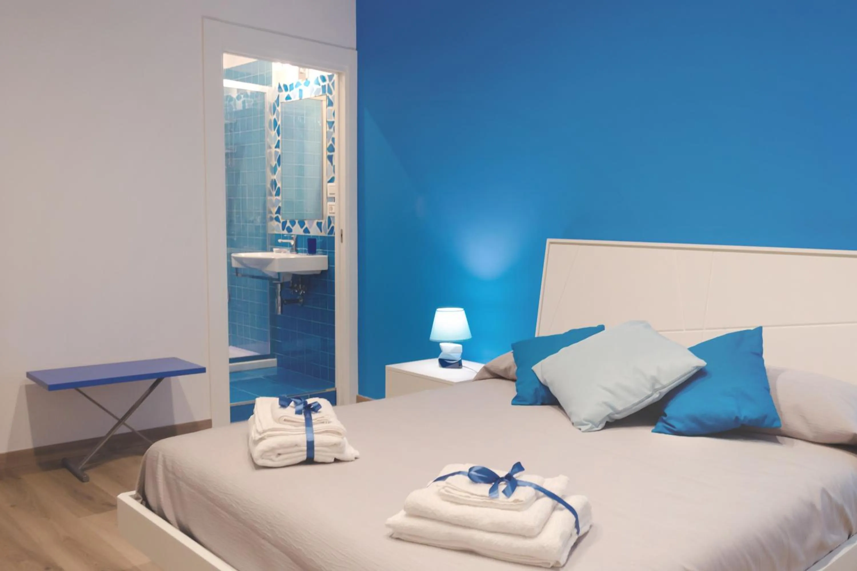 Photo of the whole room, Bed in Mare di Luci