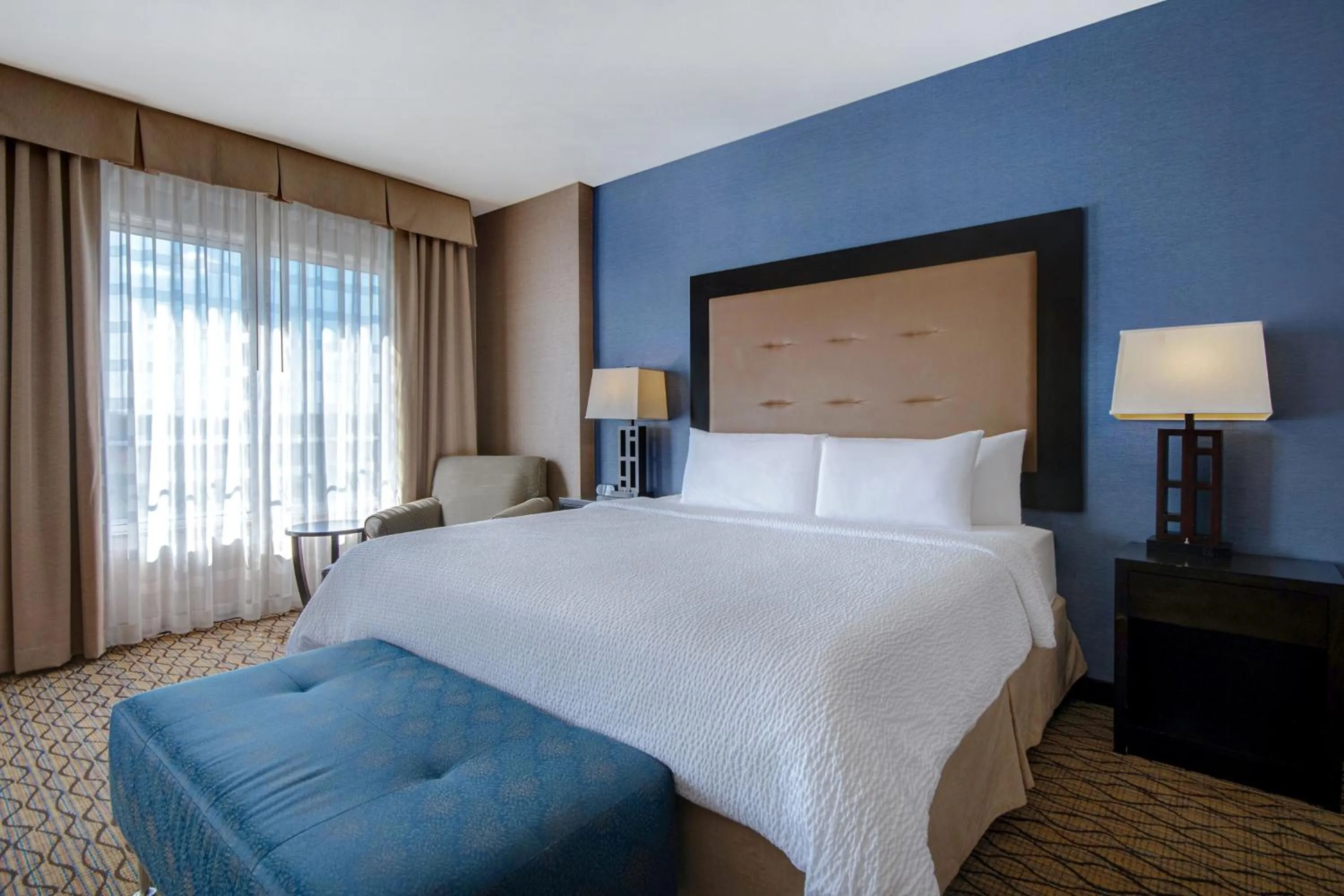Photo of the whole room, Bed in Holiday Inn Detroit Metro Airport by IHG