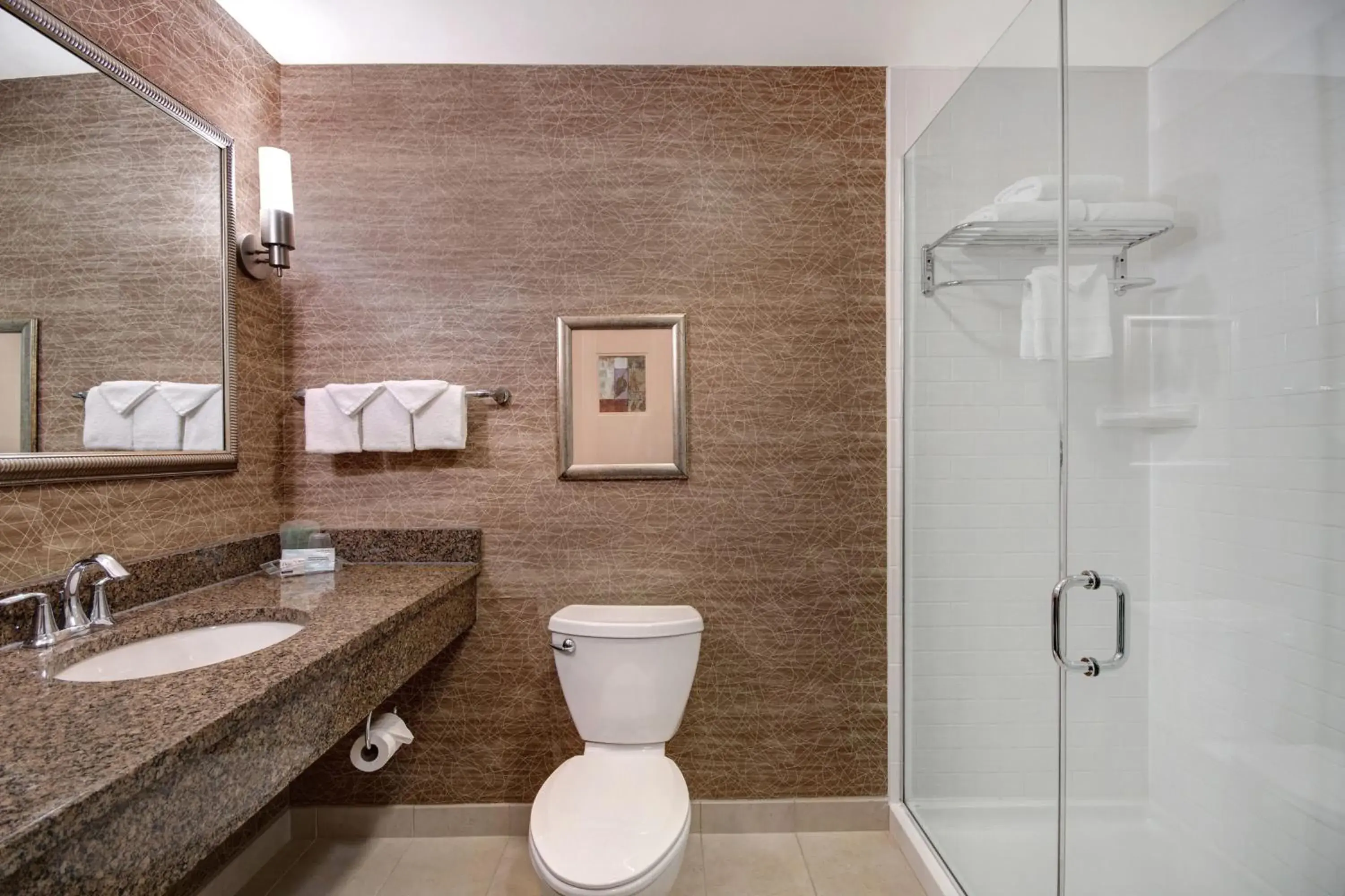 Standard Room in Holiday Inn Detroit Metro Airport by IHG Standard Room in Holiday Inn Detroit Metro Airport by IHG