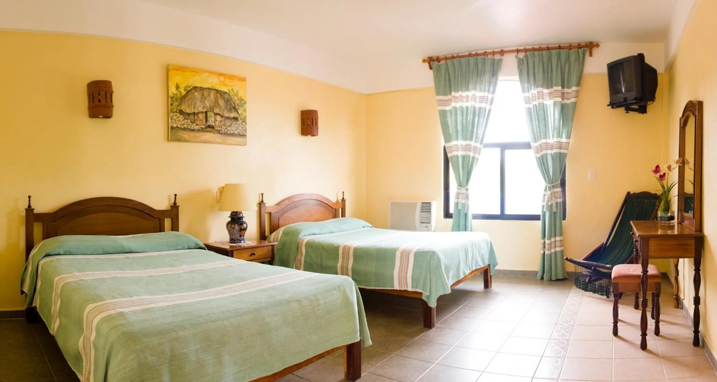 Photo of the whole room in Hotel Real Del Mayab