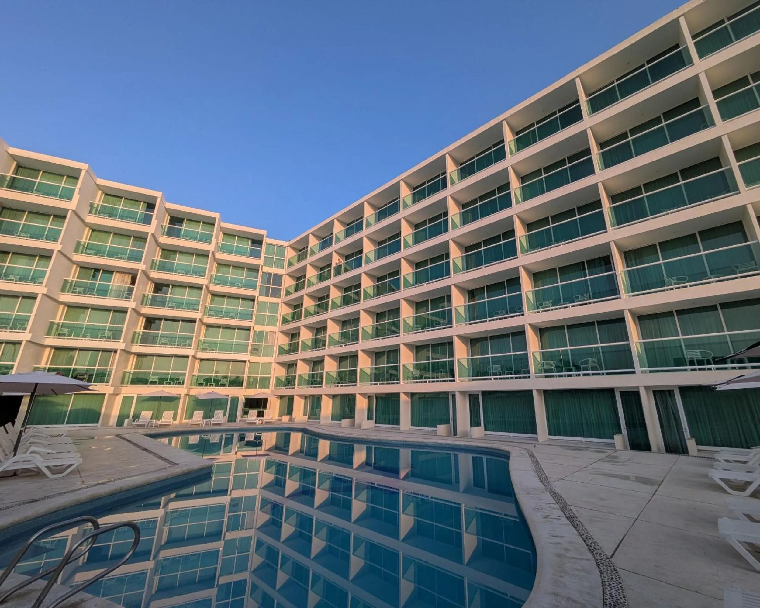 Swimming pool in We Hotel Acapulco