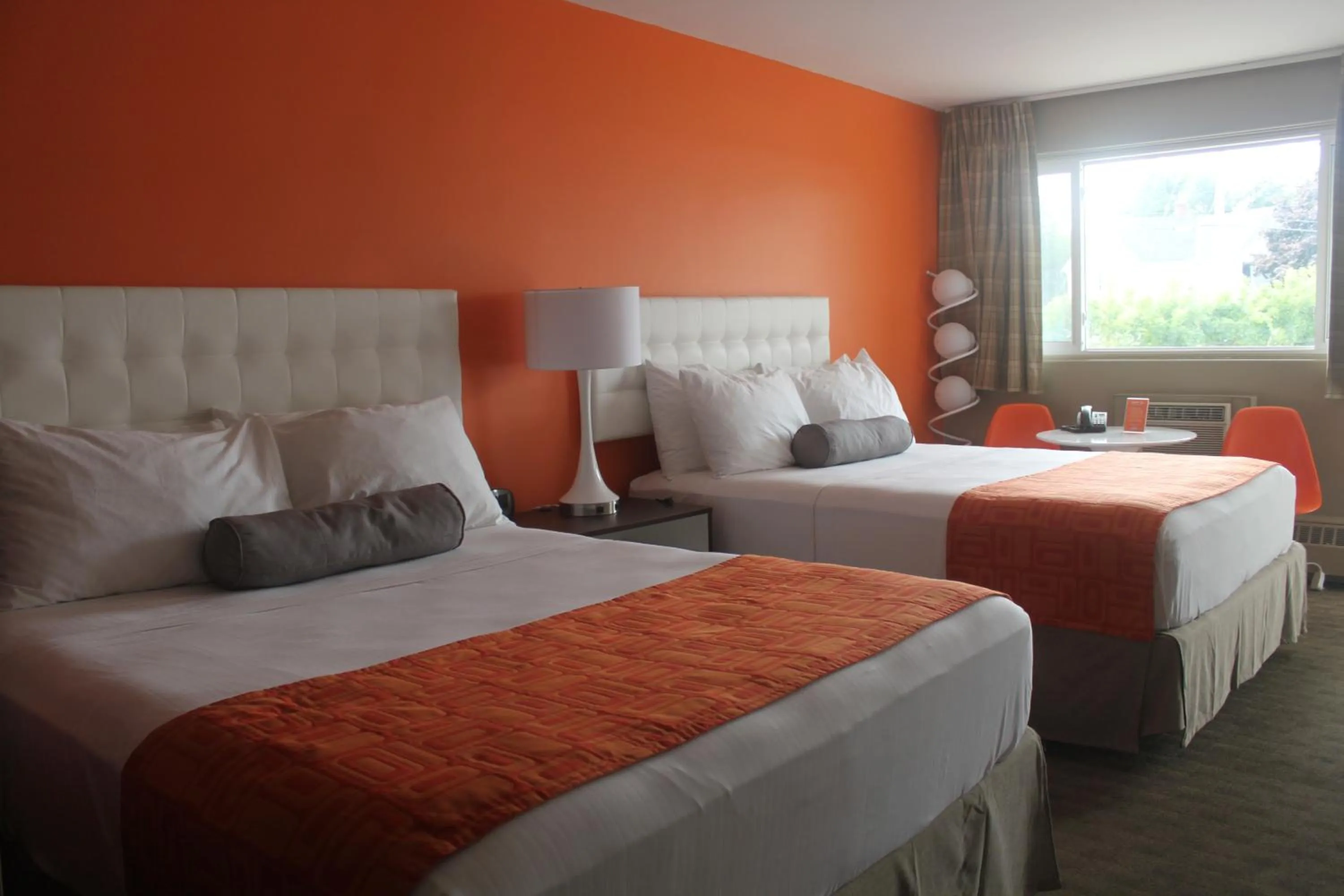 Bedroom, Bed in Howard Johnson Inn by Wyndham Kingston