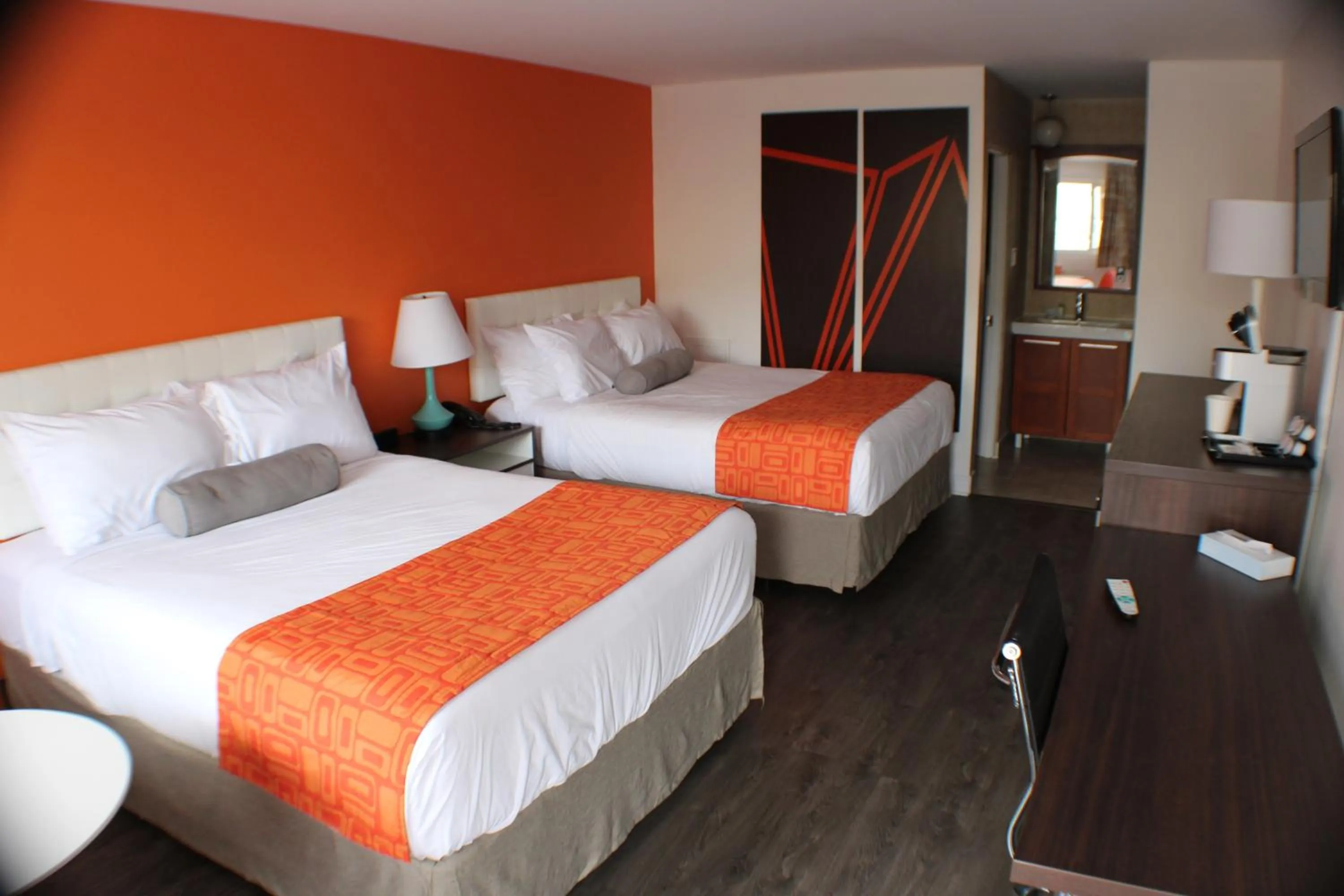 Bedroom, Bed in Howard Johnson Inn by Wyndham Kingston