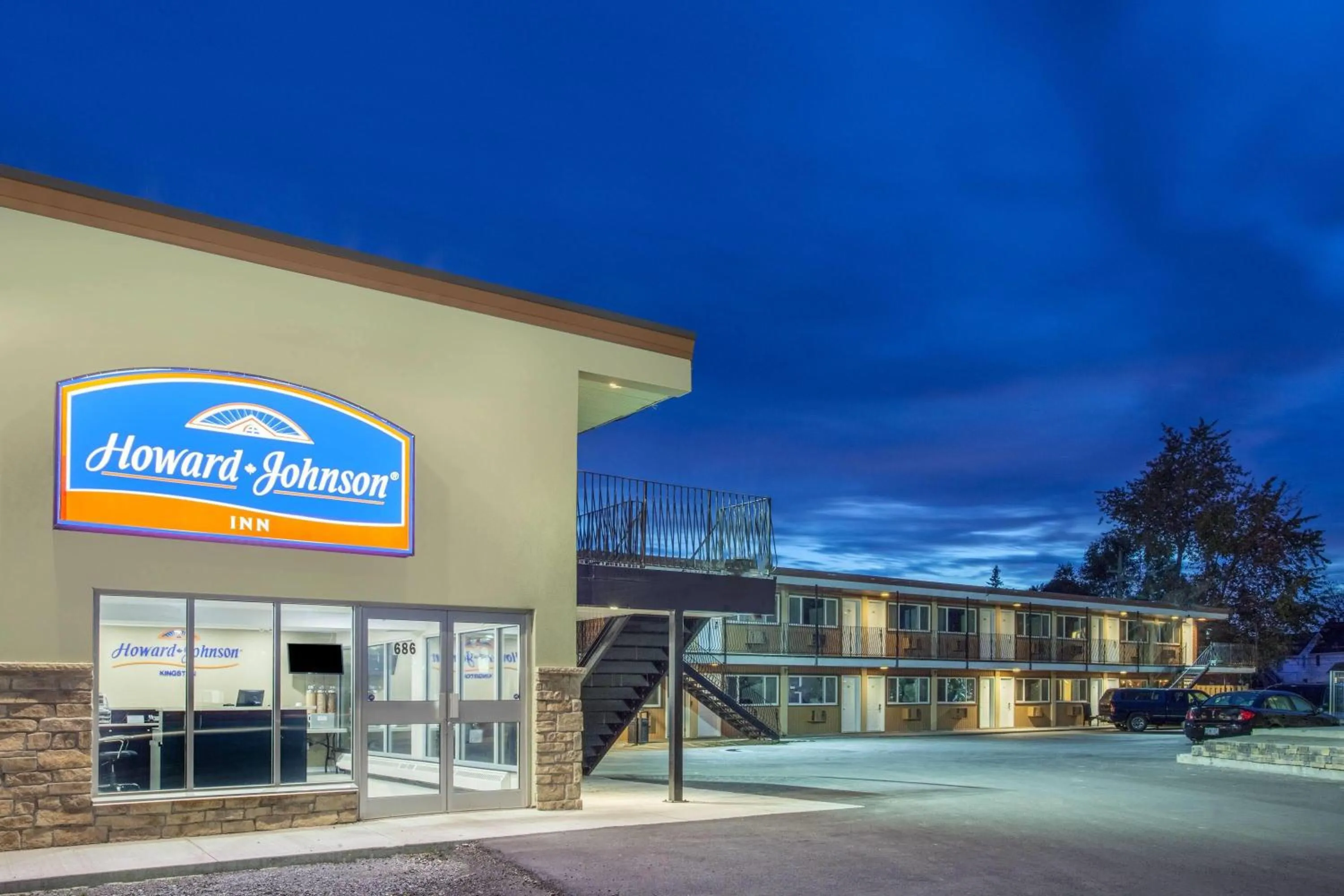 Property building in Howard Johnson Inn by Wyndham Kingston