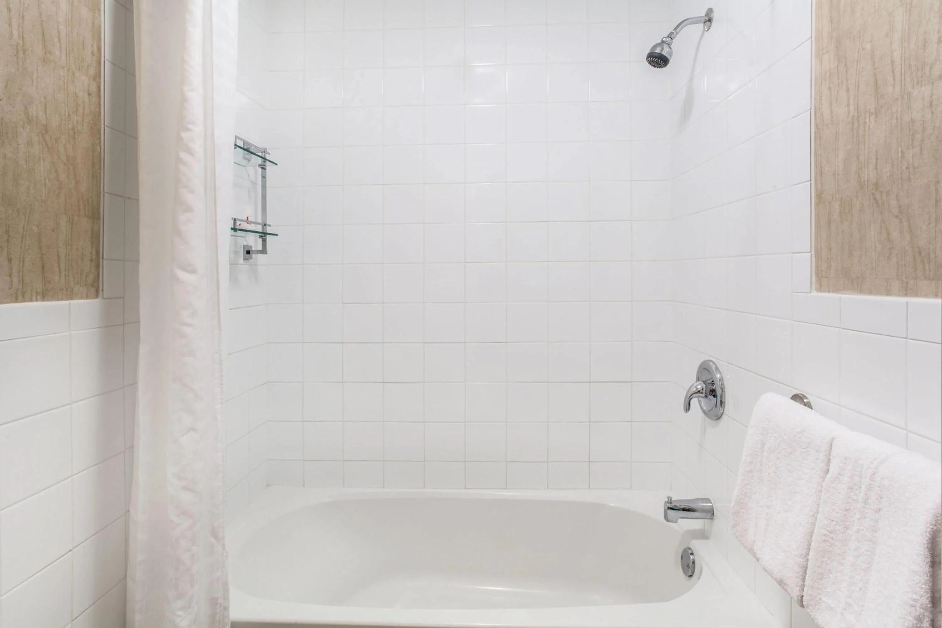 Photo of the whole room in Howard Johnson Inn by Wyndham Kingston