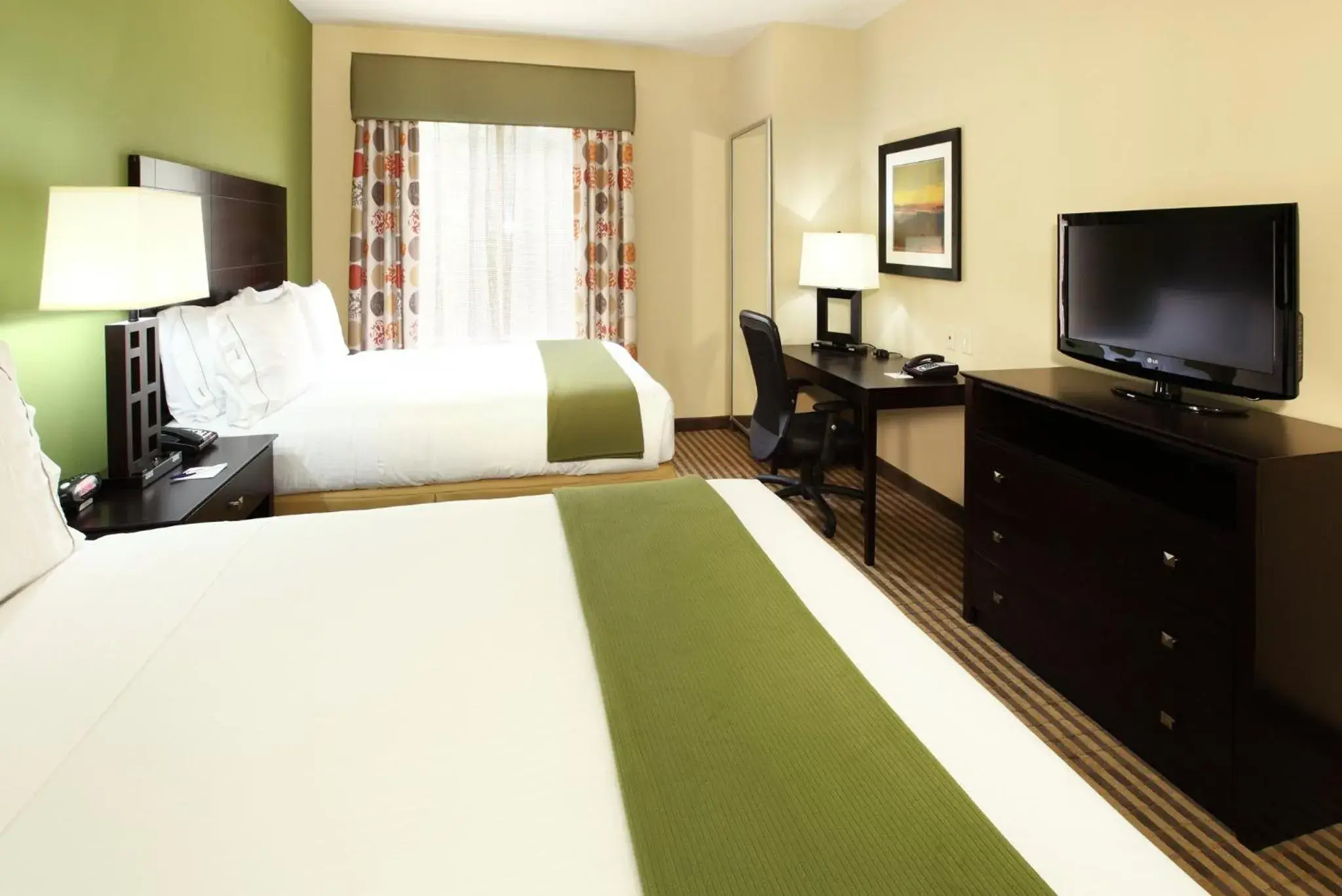 Twin Room - Mobility Access with Bath Tub in Holiday Inn Express & Suites Maumelle by IHG Twin Room - Mobility Access with Bath Tub in Holiday Inn Express & Suites Maumelle by IHG