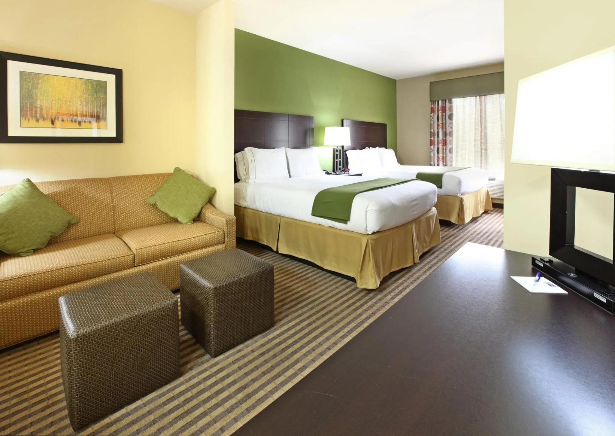 Photo of the whole room, Bed in Holiday Inn Express & Suites Maumelle by IHG