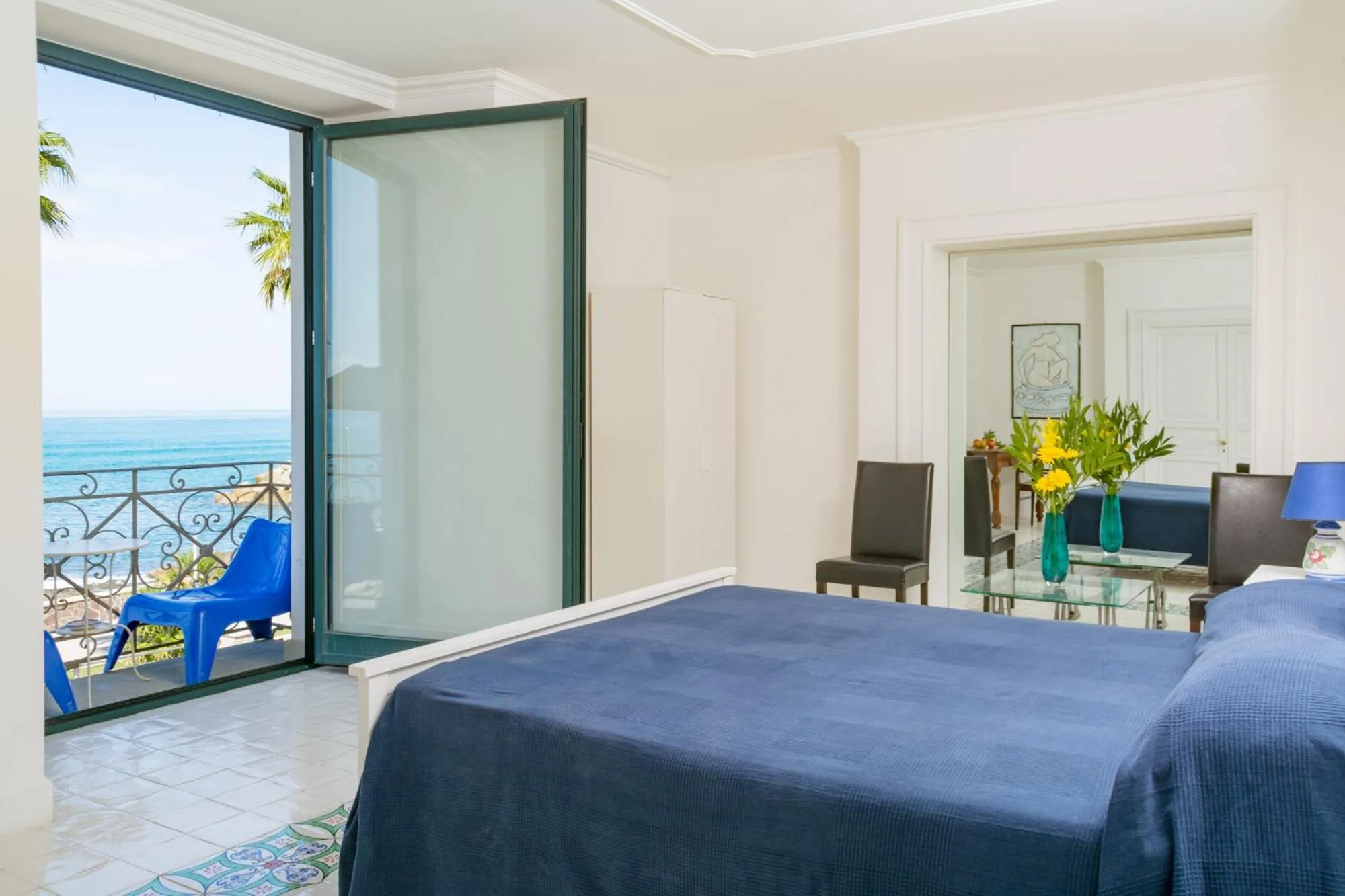 Sea view, Bed in La Belle Vie B&B