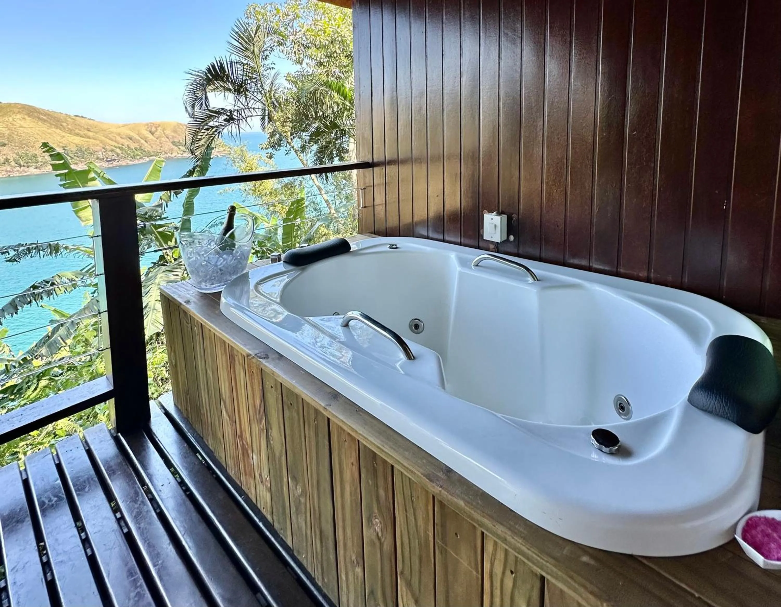 Hot Tub in Ilha de Toque Toque Eco Hotel
