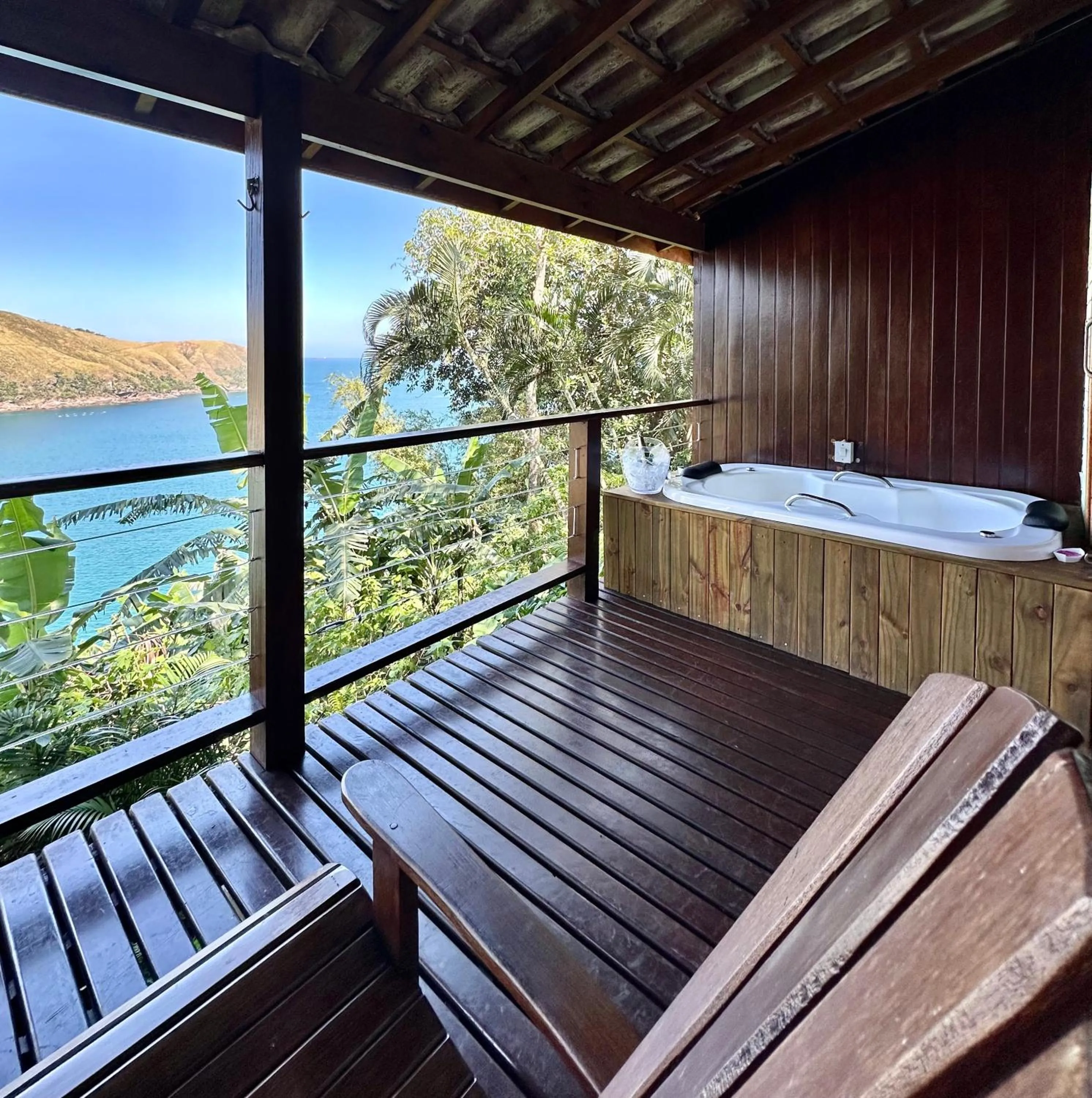 Hot Tub, Bed in Ilha de Toque Toque Eco Hotel