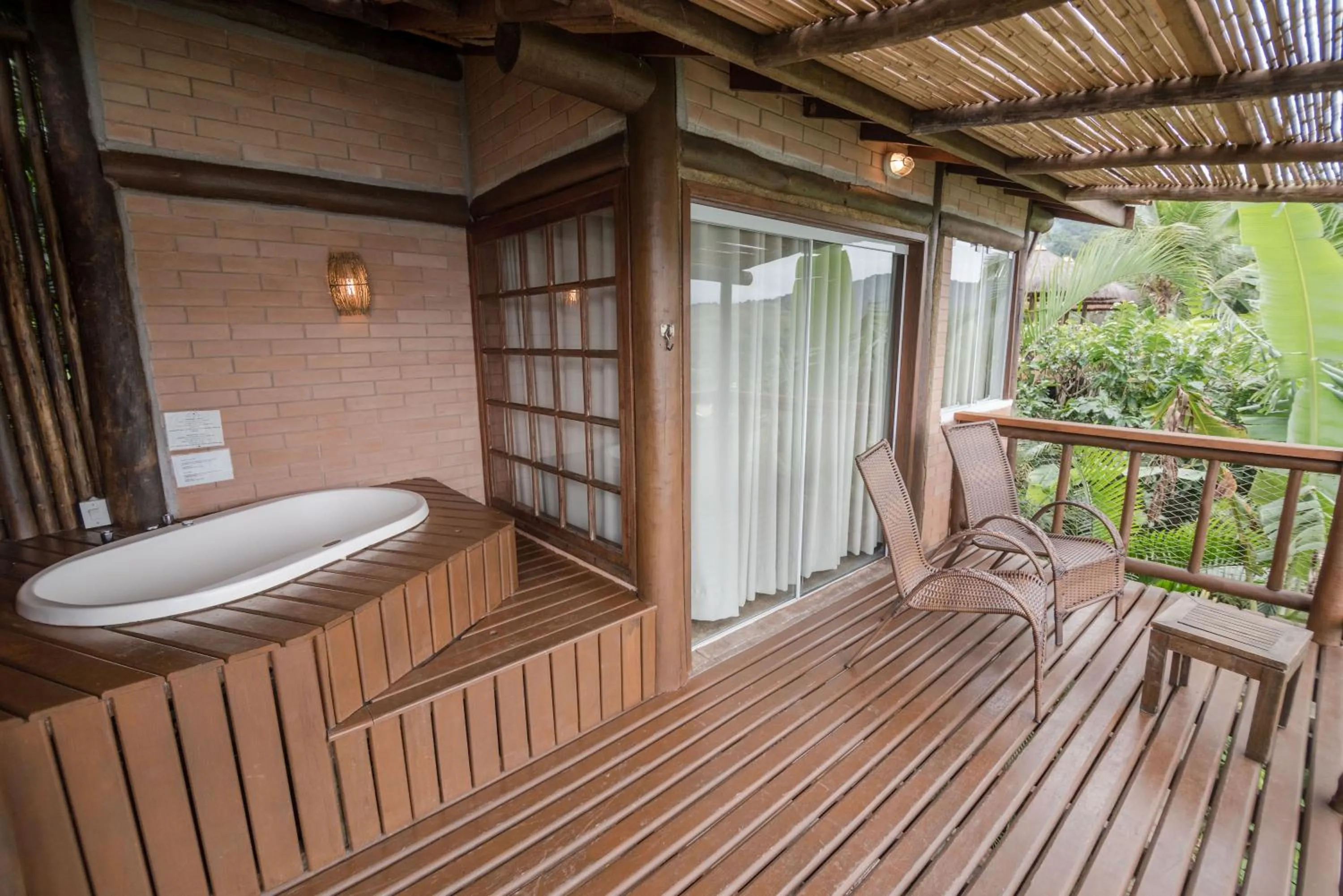 Hot Tub in Ilha de Toque Toque Eco Hotel