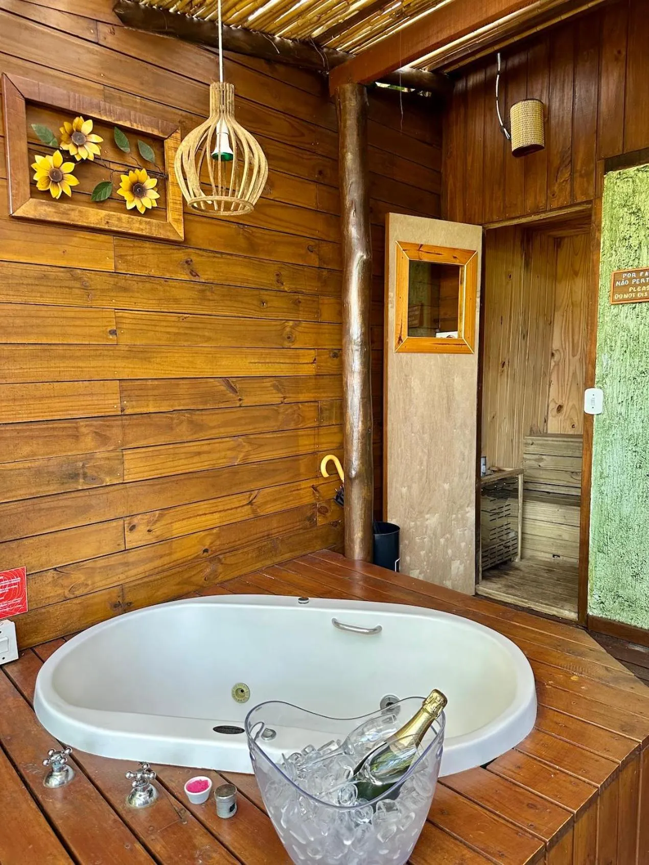 Hot Tub in Ilha de Toque Toque Eco Hotel