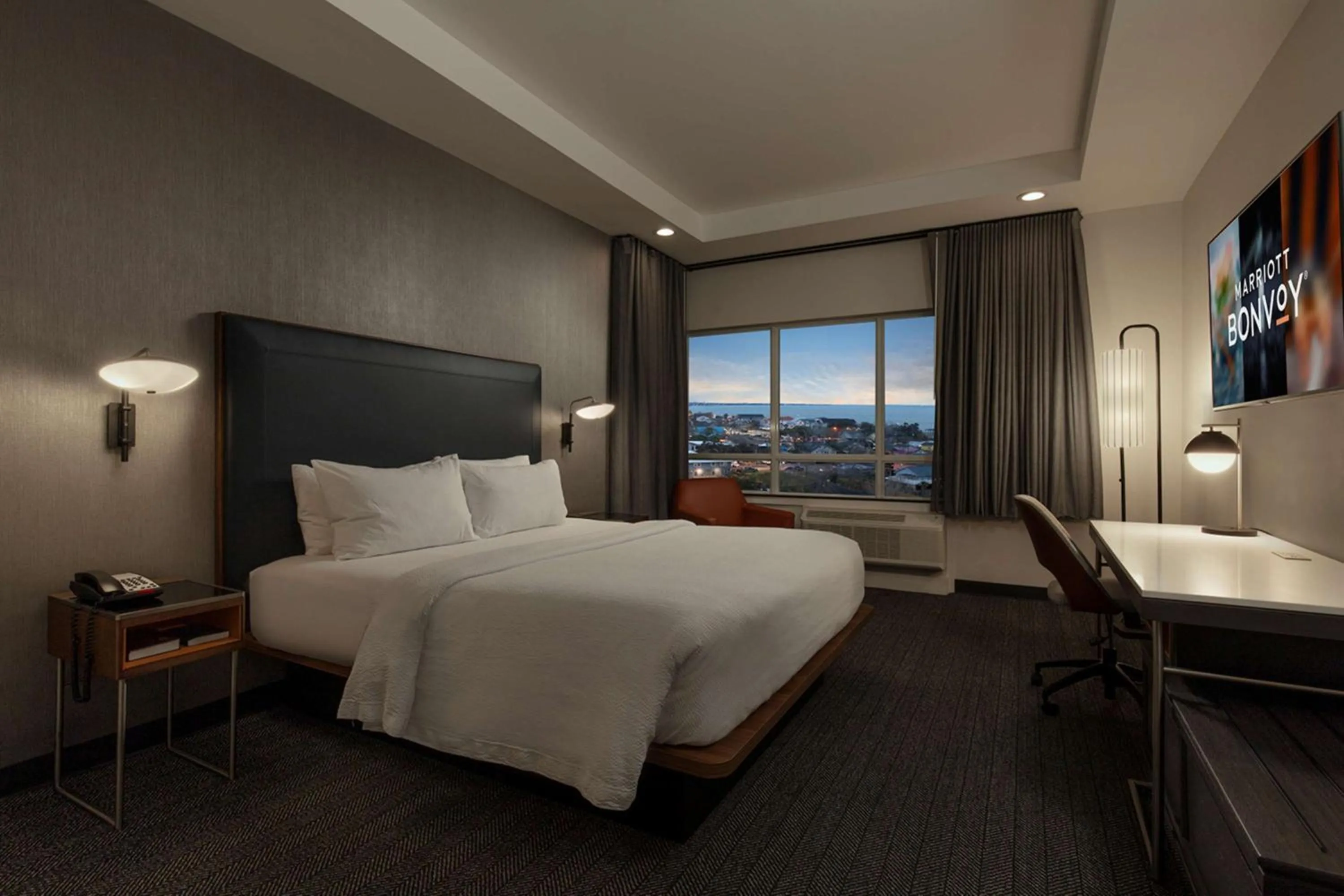 Photo of the whole room, Bed in Courtyard by Marriott Houston Kemah