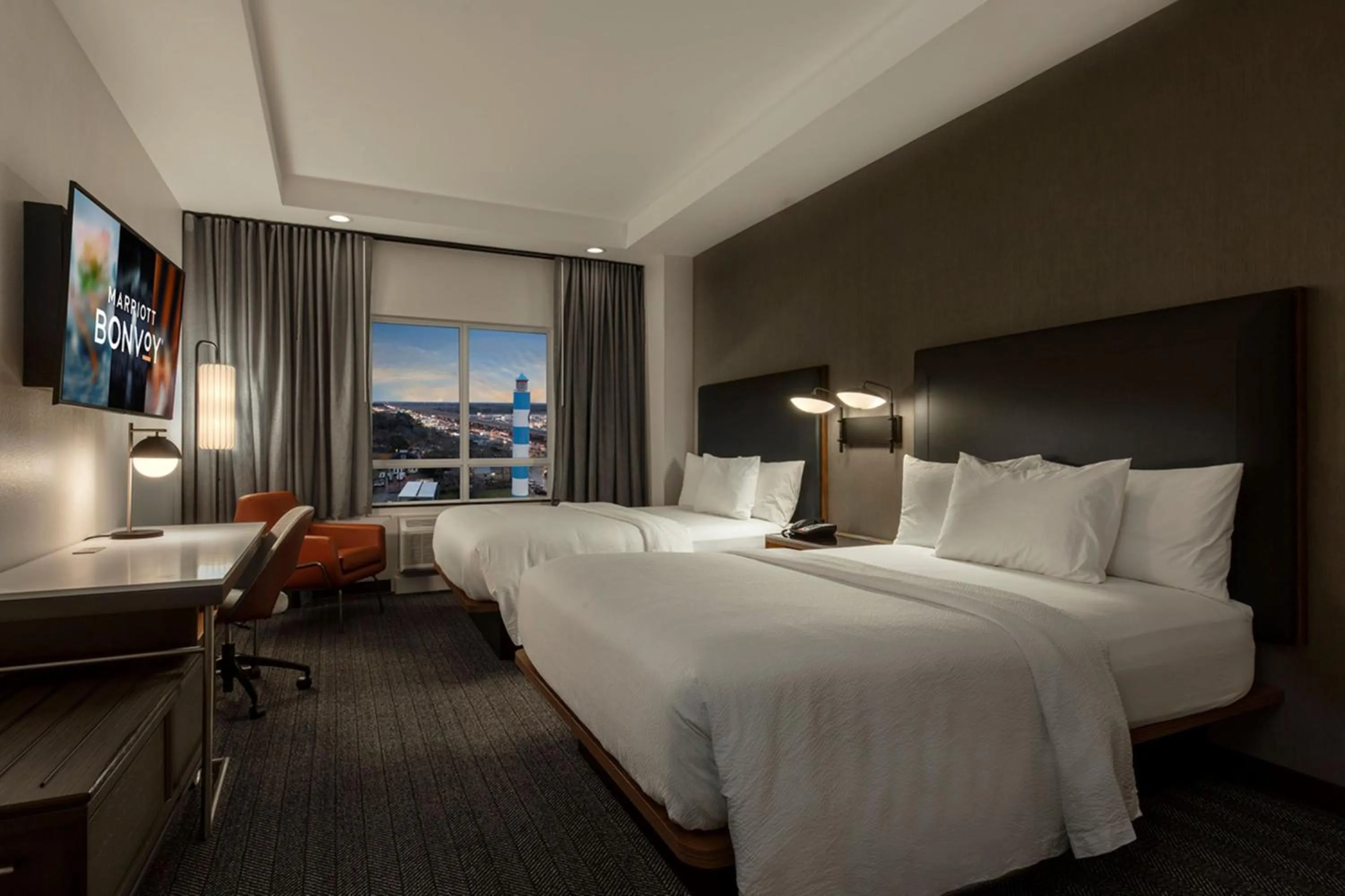 Photo of the whole room, Bed in Courtyard by Marriott Houston Kemah