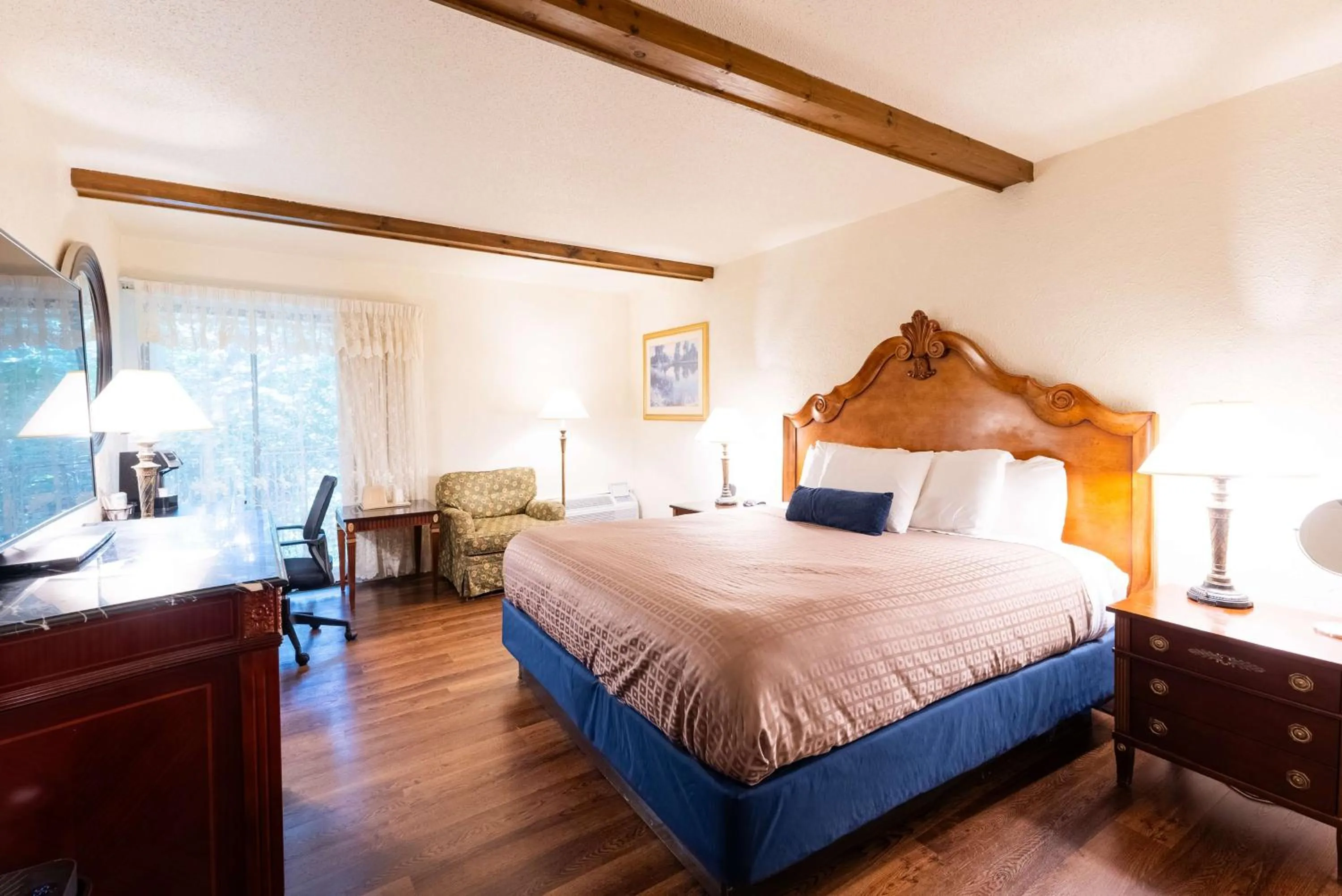 Bedroom, Bed in Fireside Inn and Suites Bangor