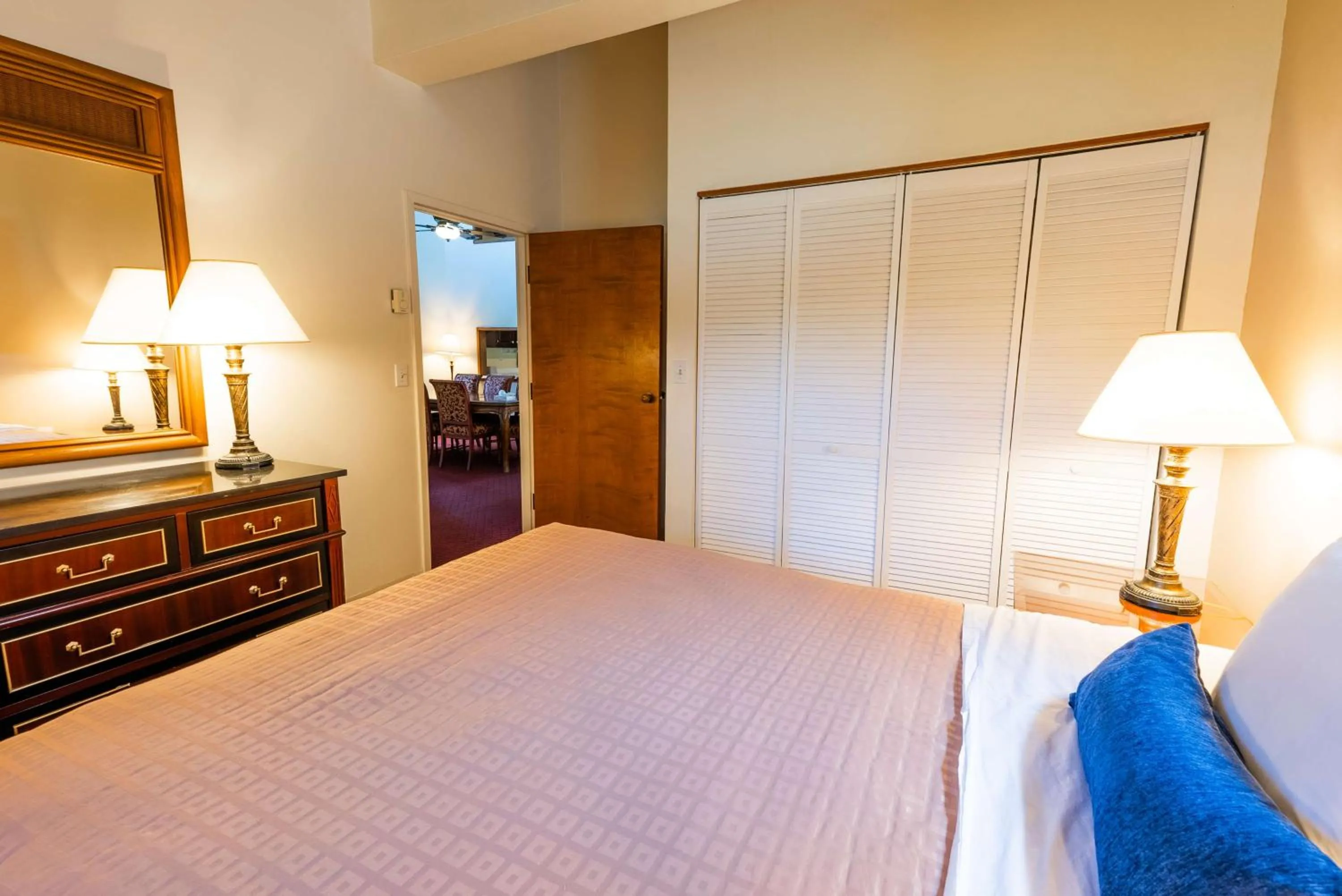 Photo of the whole room, Bed in Fireside Inn and Suites Bangor