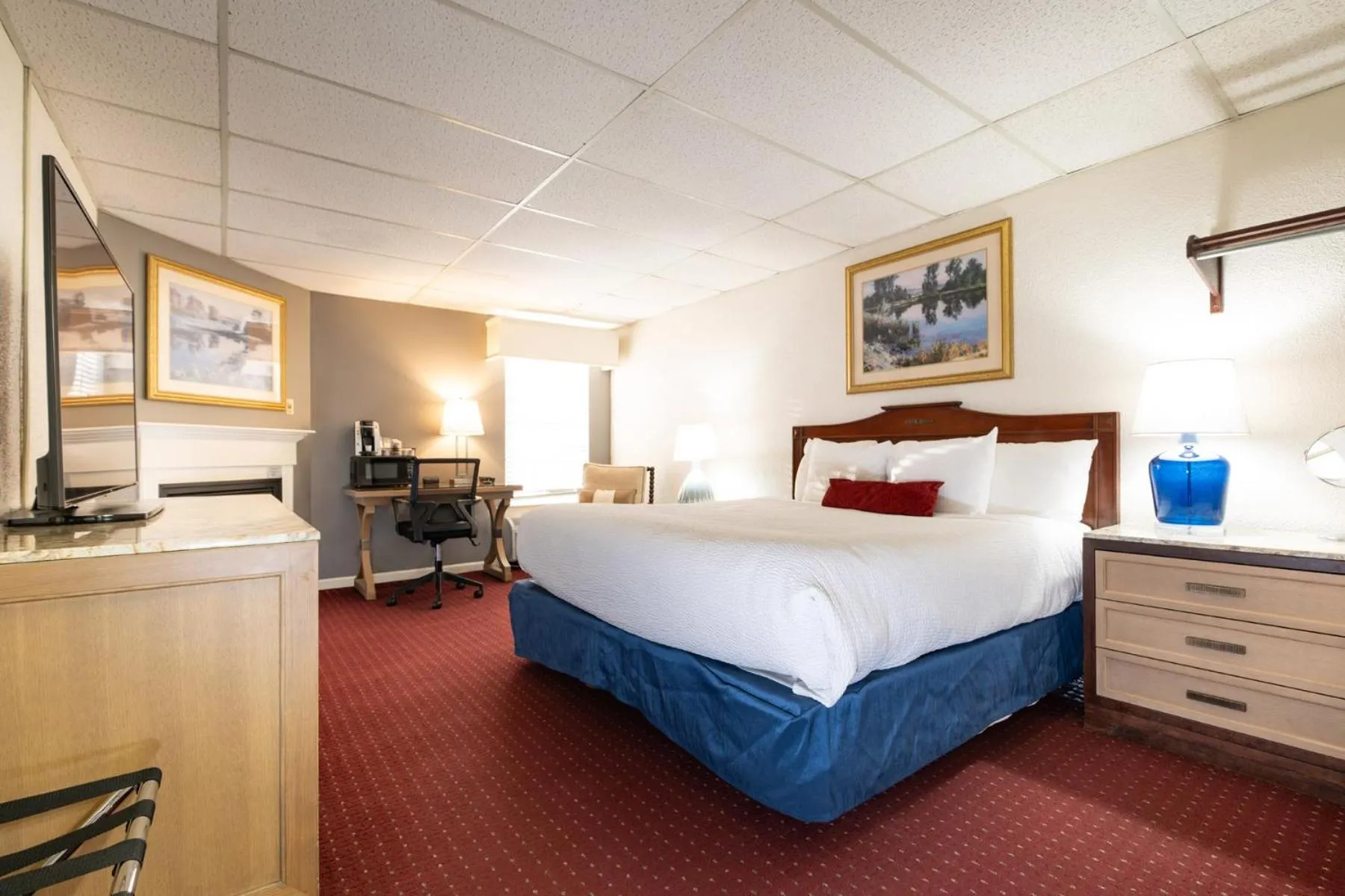 Bed in Fireside Inn and Suites Bangor