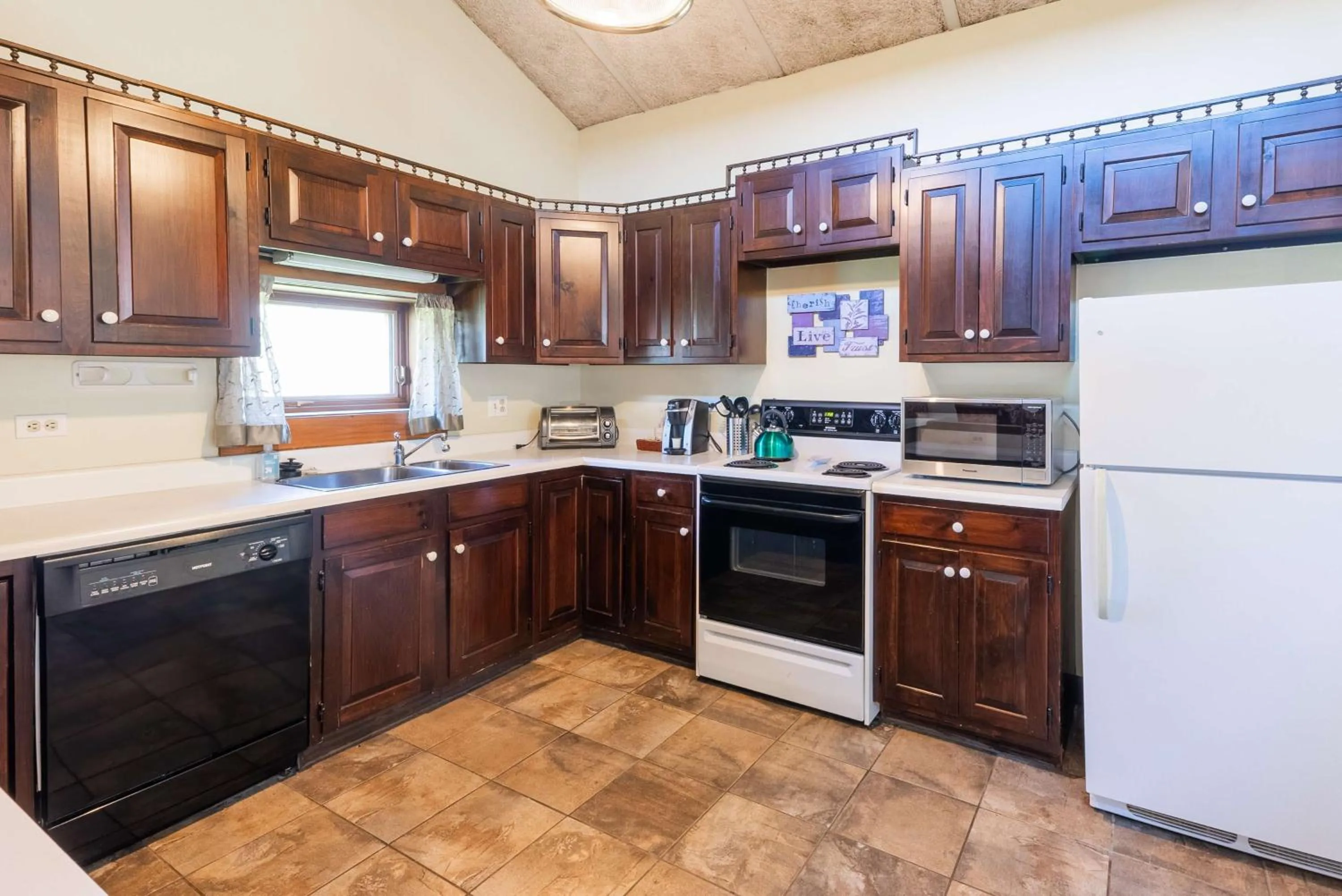 Kitchen or kitchenette in Fireside Inn and Suites Bangor