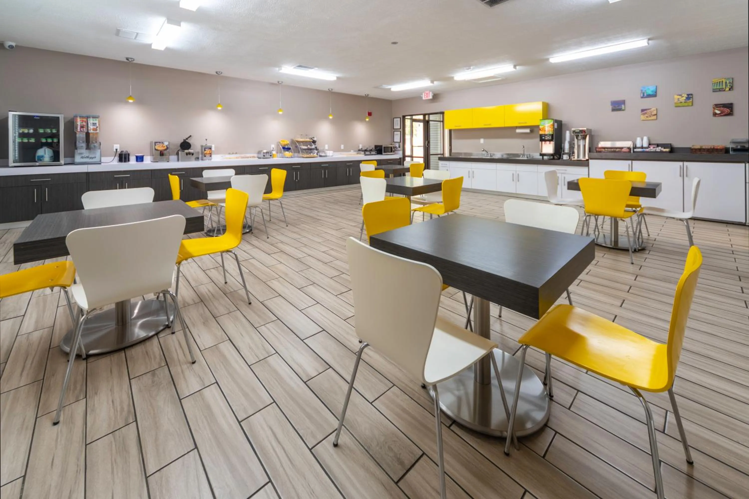 Continental breakfast in BridgePointe Inn & Suites by BPhotels, Council Bluffs, Omaha Area