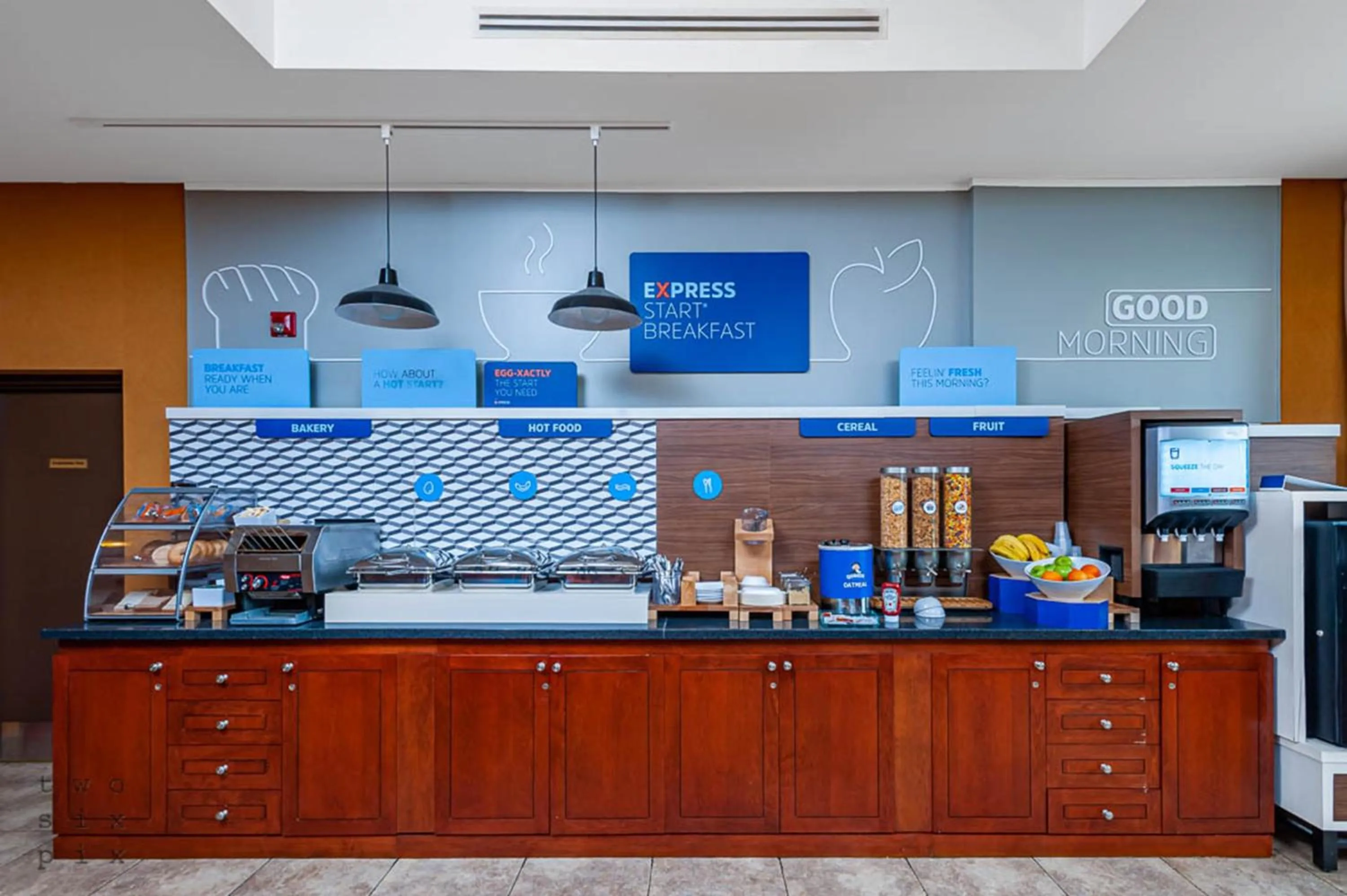 Restaurant/places to eat in Holiday Inn Express Hotel & Suites Clarington - Bowmanville by IHG