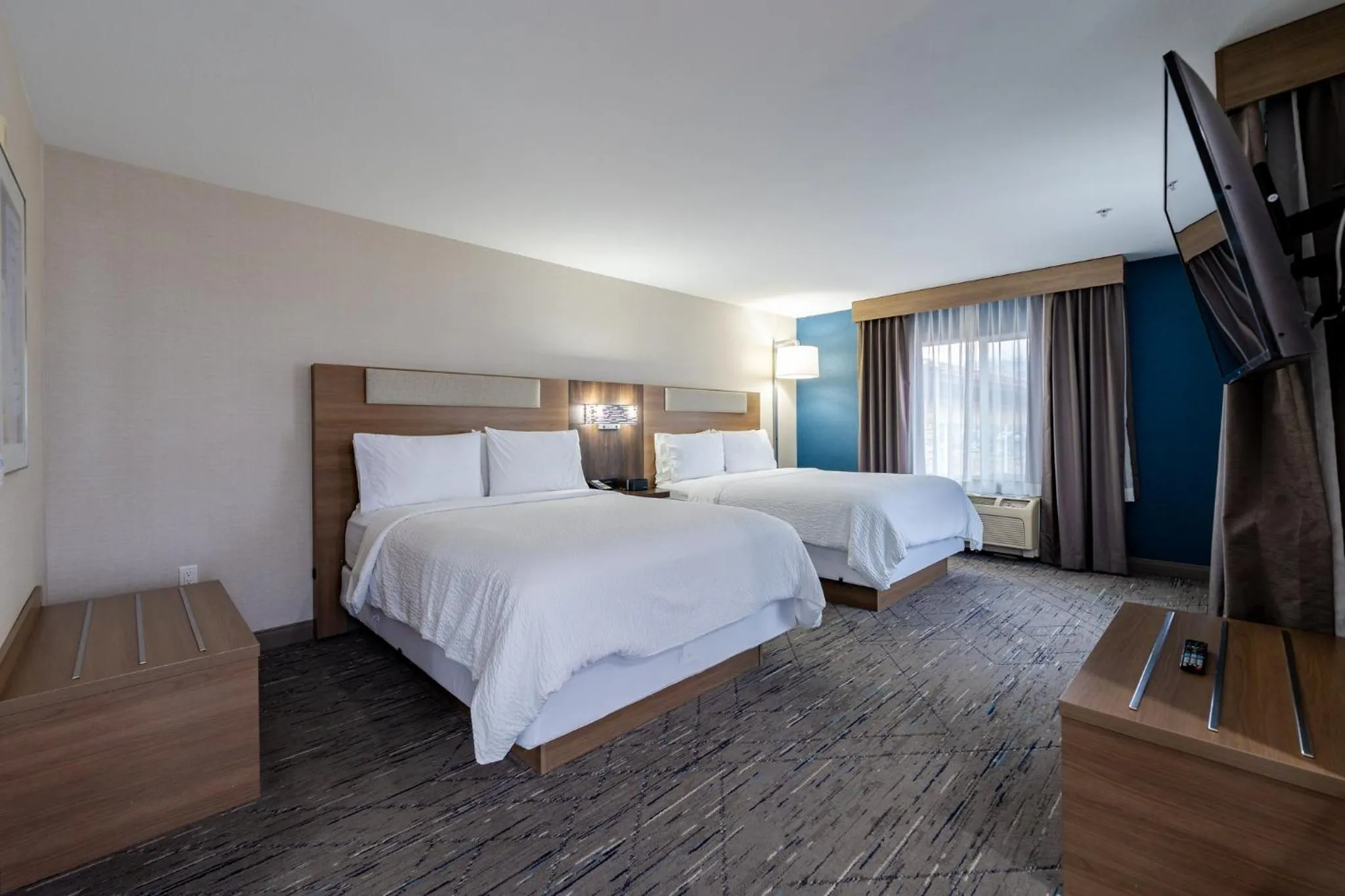 Photo of the whole room, Bed in Holiday Inn Express & Suites Frazier Park by IHG