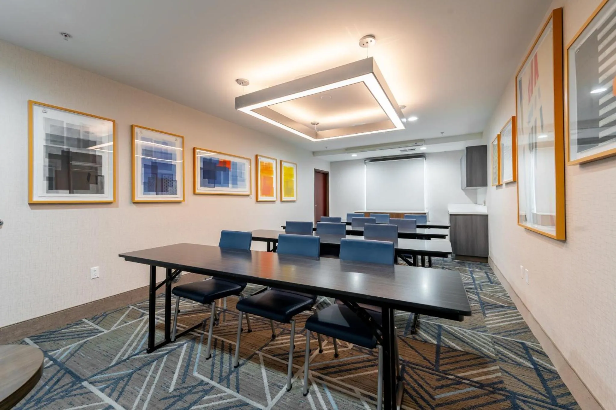 Meeting/conference room in Holiday Inn Express & Suites Frazier Park by IHG