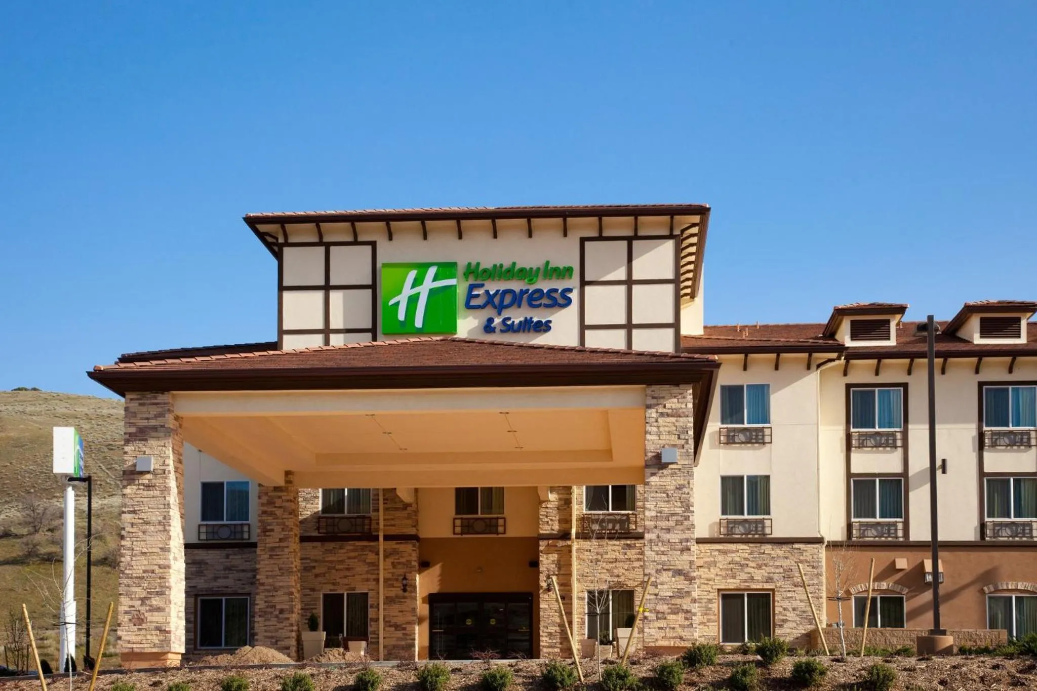 Property building in Holiday Inn Express & Suites Frazier Park by IHG