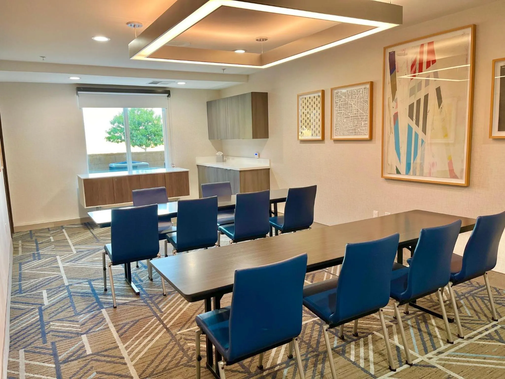 Meeting/conference room in Holiday Inn Express & Suites Frazier Park by IHG