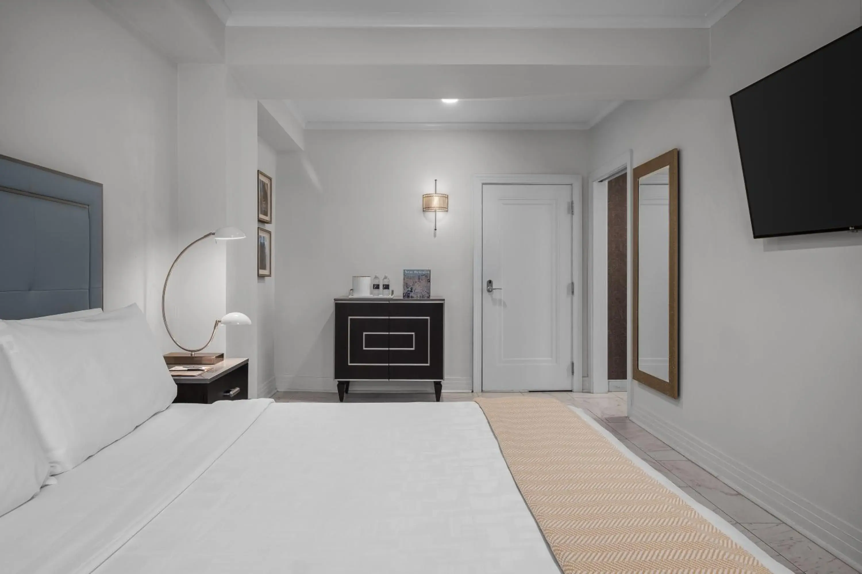 Deluxe King Room in The Jung Hotel and Residences Deluxe King Room in The Jung Hotel and Residences