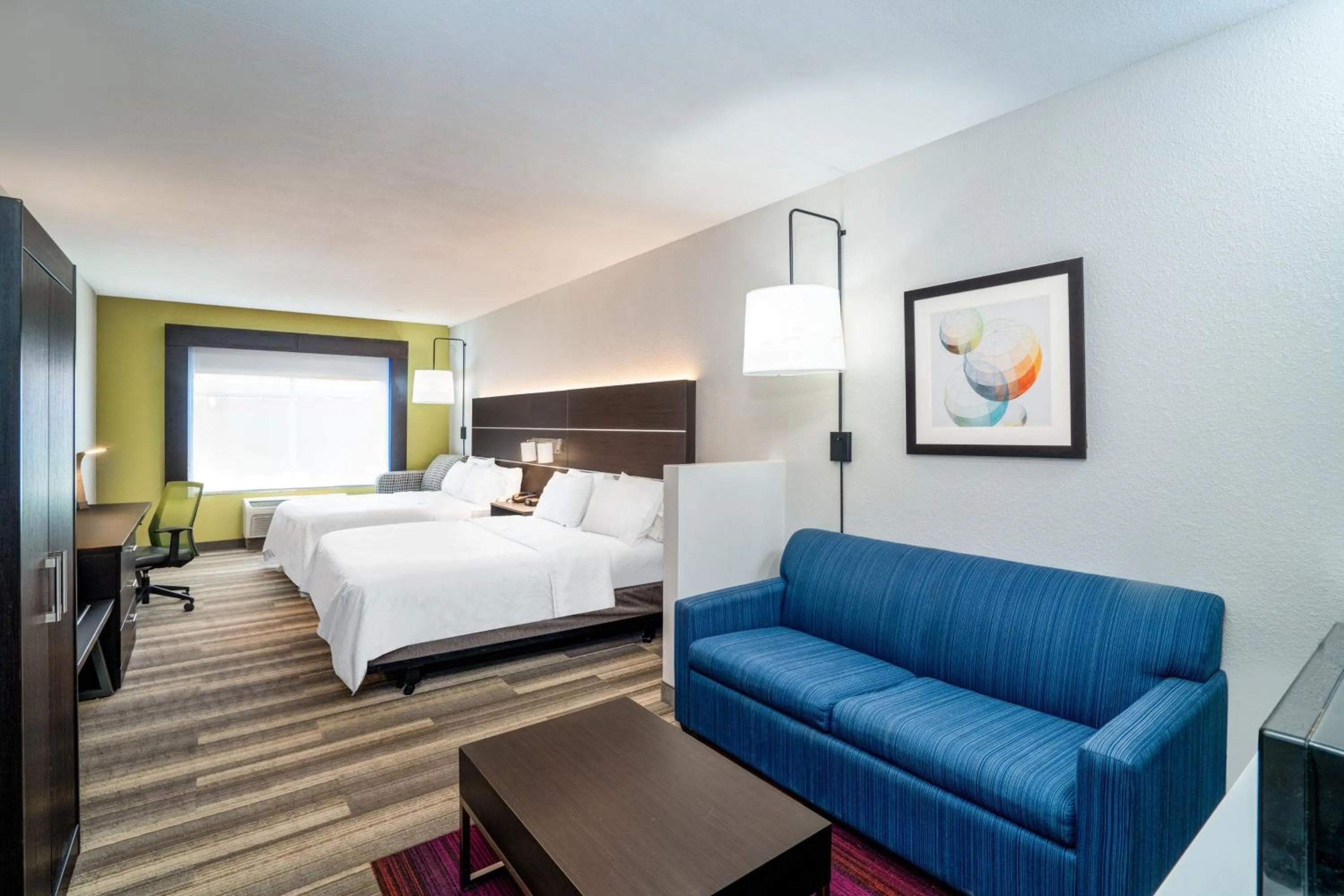 Photo of the whole room, Bed in Holiday Inn Express Hotel Winona North by IHG
