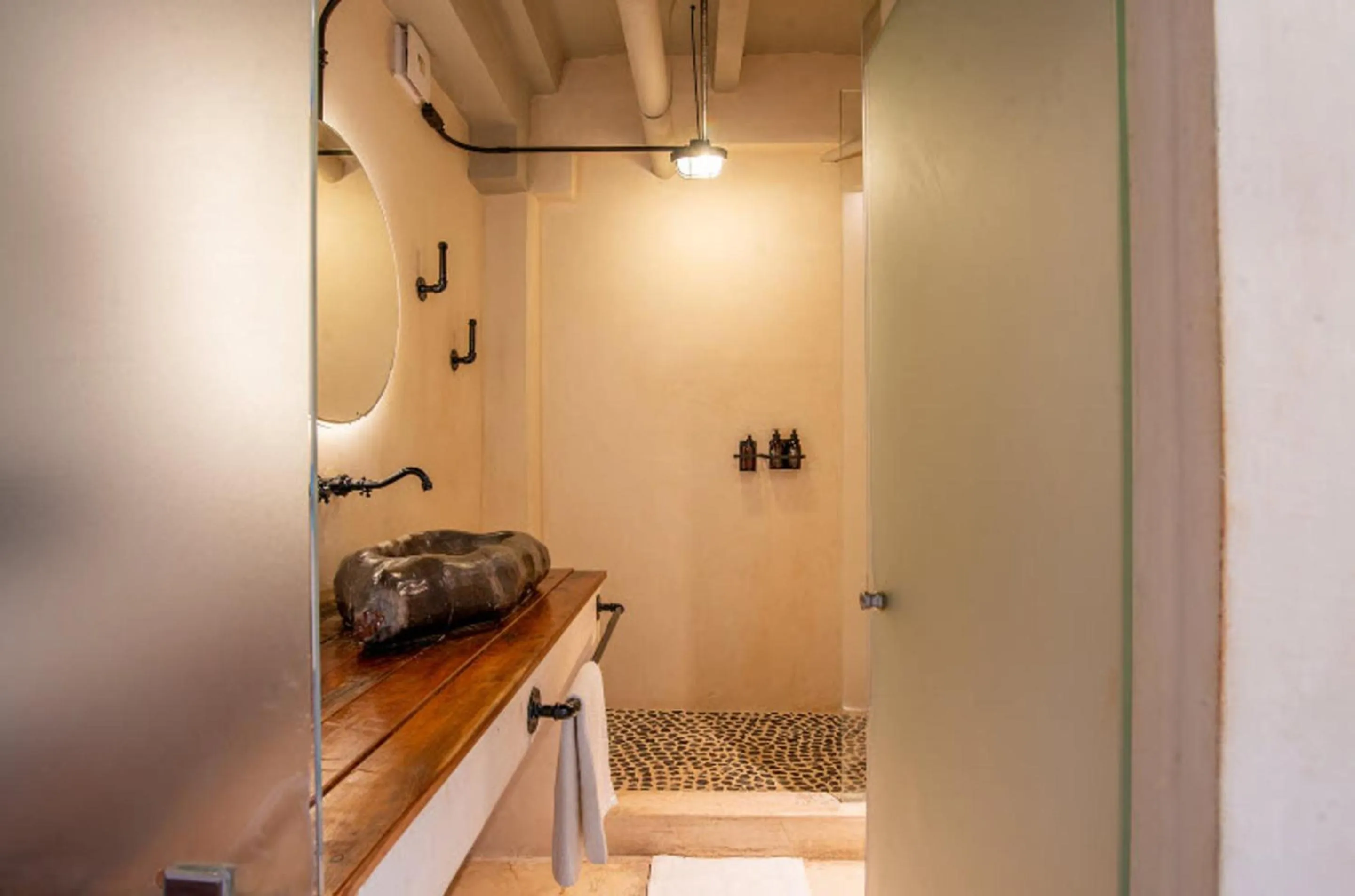 Shower in Caribbean Paradise Hotel & Spa - 5th Avenue