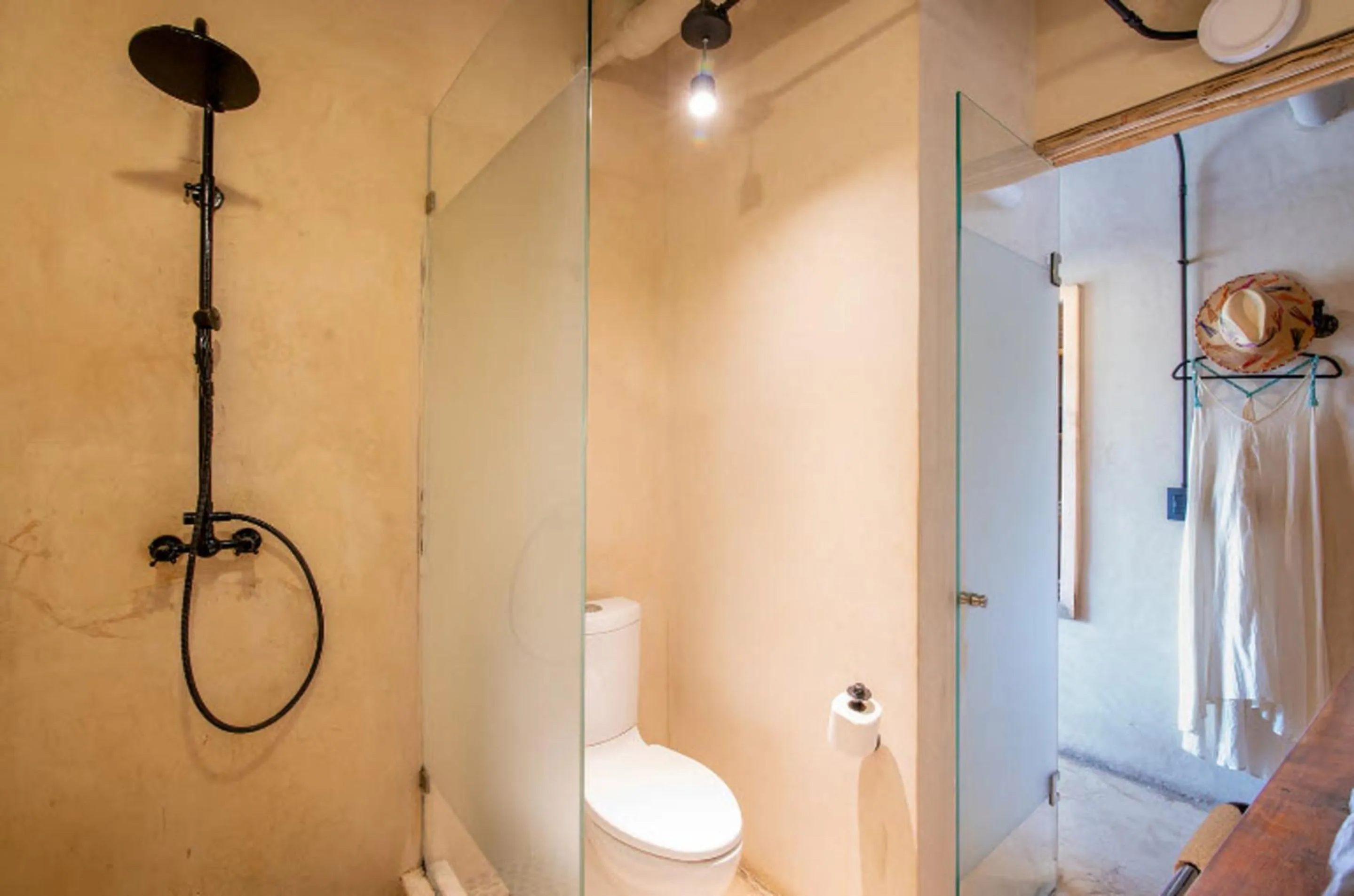 Shower in Caribbean Paradise Hotel & Spa - 5th Avenue