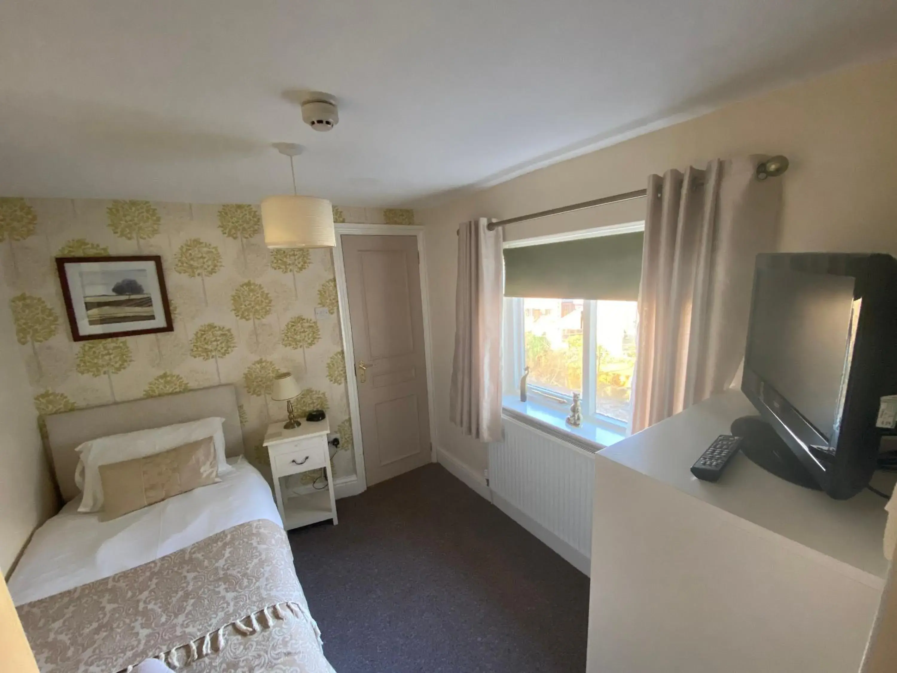 Single Room with Private Bathroom - single occupancy in The Queens Single Room with Private Bathroom - single occupancy in The Queens