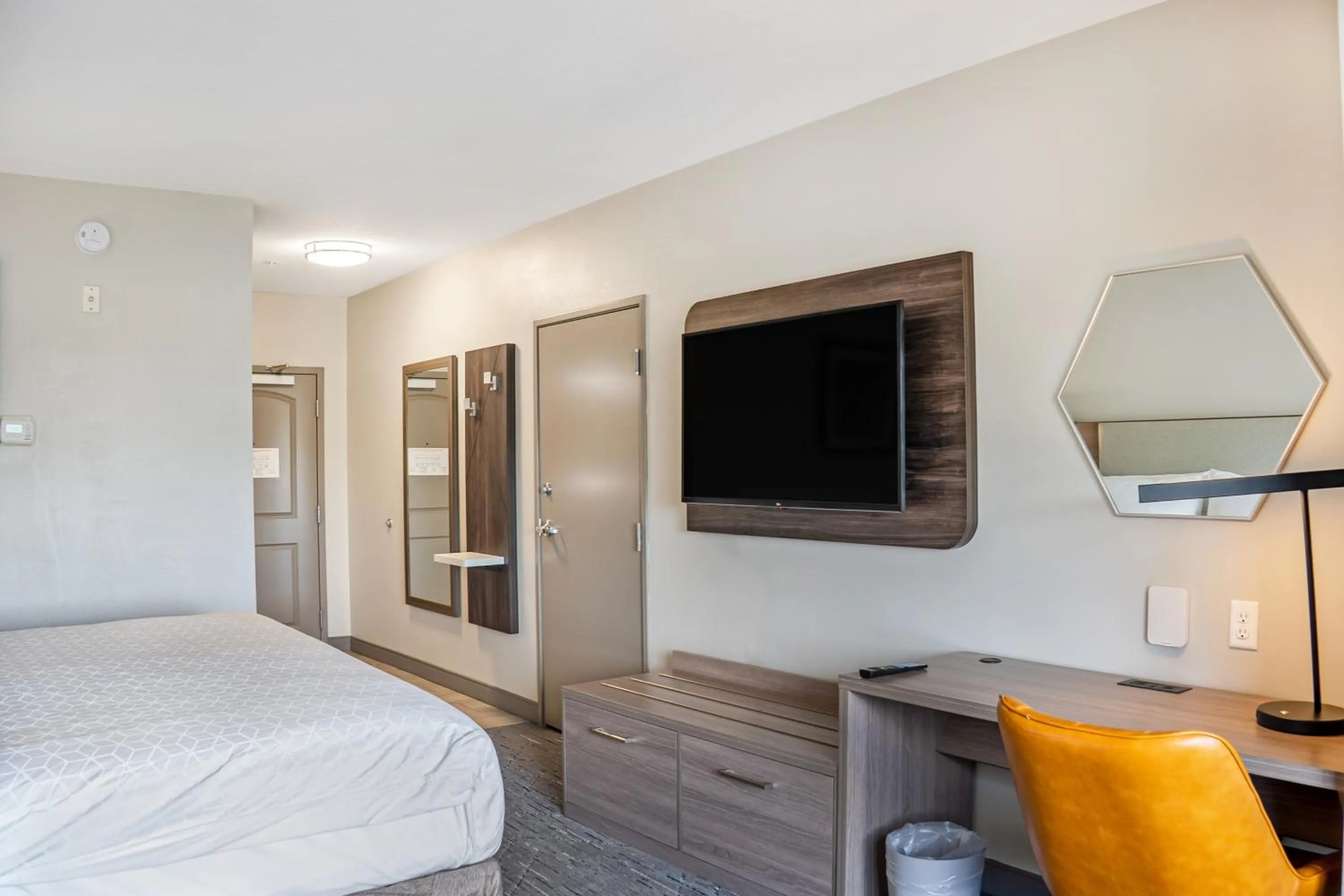 Bed in Holiday Inn Express and Suites Saint Augustine North by IHG