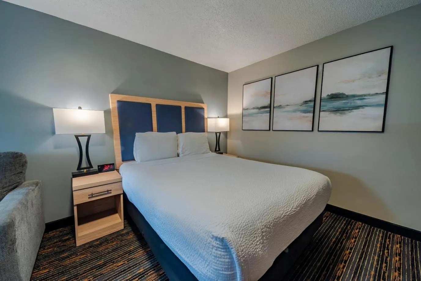 Bed in Courtesy Inn Downtown Eugene