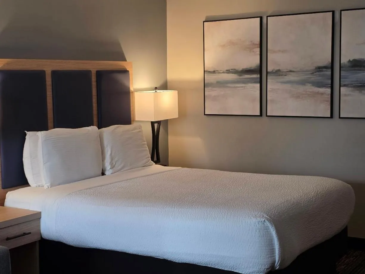 Bed in Courtesy Inn Downtown Eugene