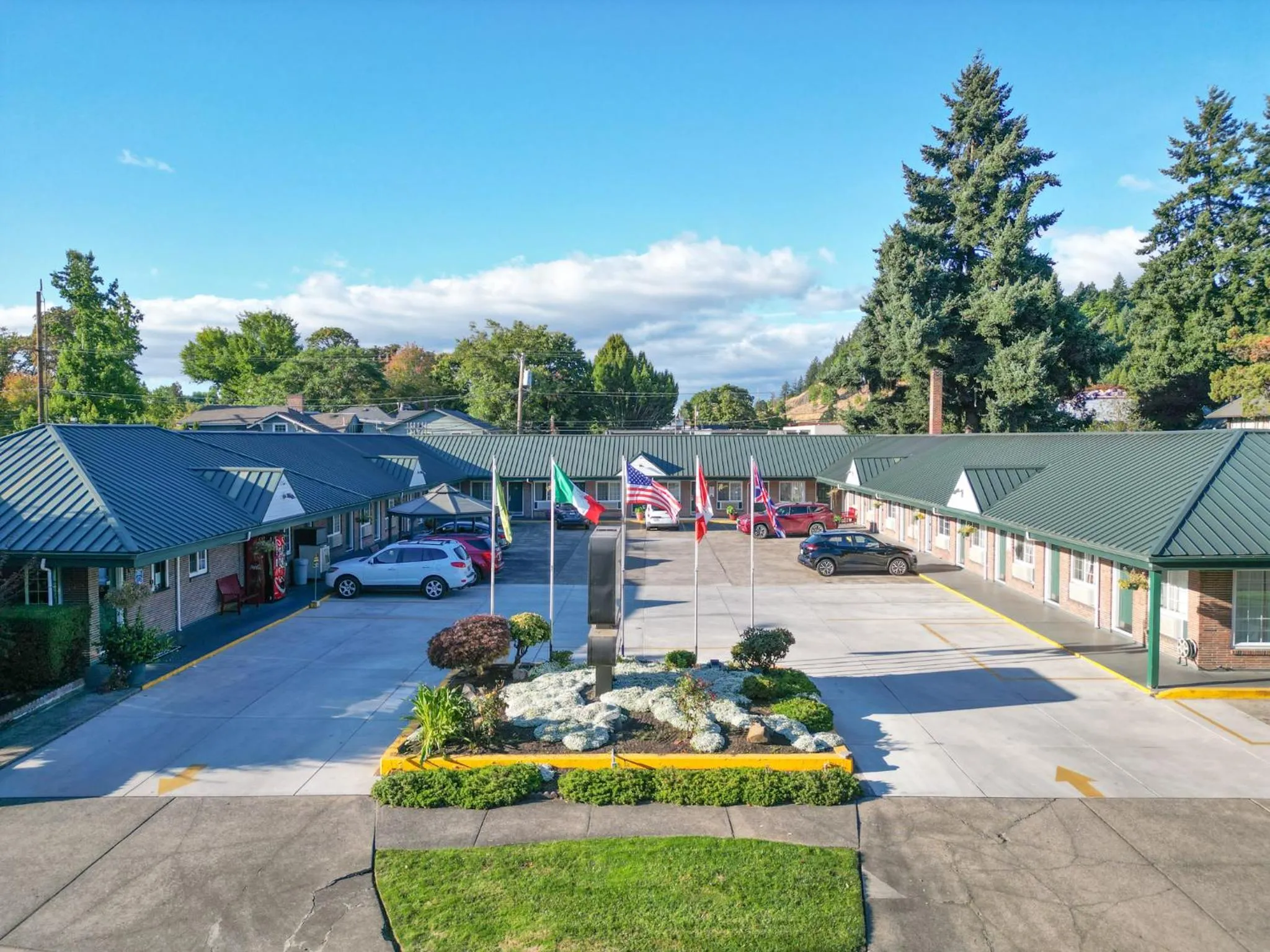 Property building in Courtesy Inn Downtown Eugene